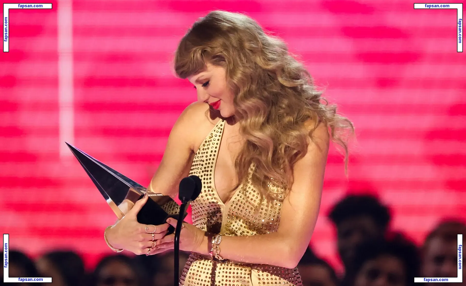 Taylor Swift nude photo #2332 from OnlyFans