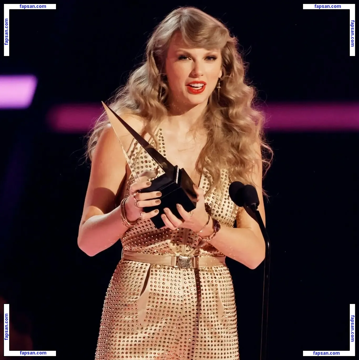 Taylor Swift nude photo #2337 from OnlyFans