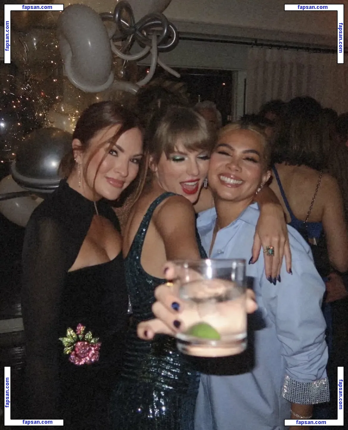 Taylor Swift nude photo #2474 from OnlyFans