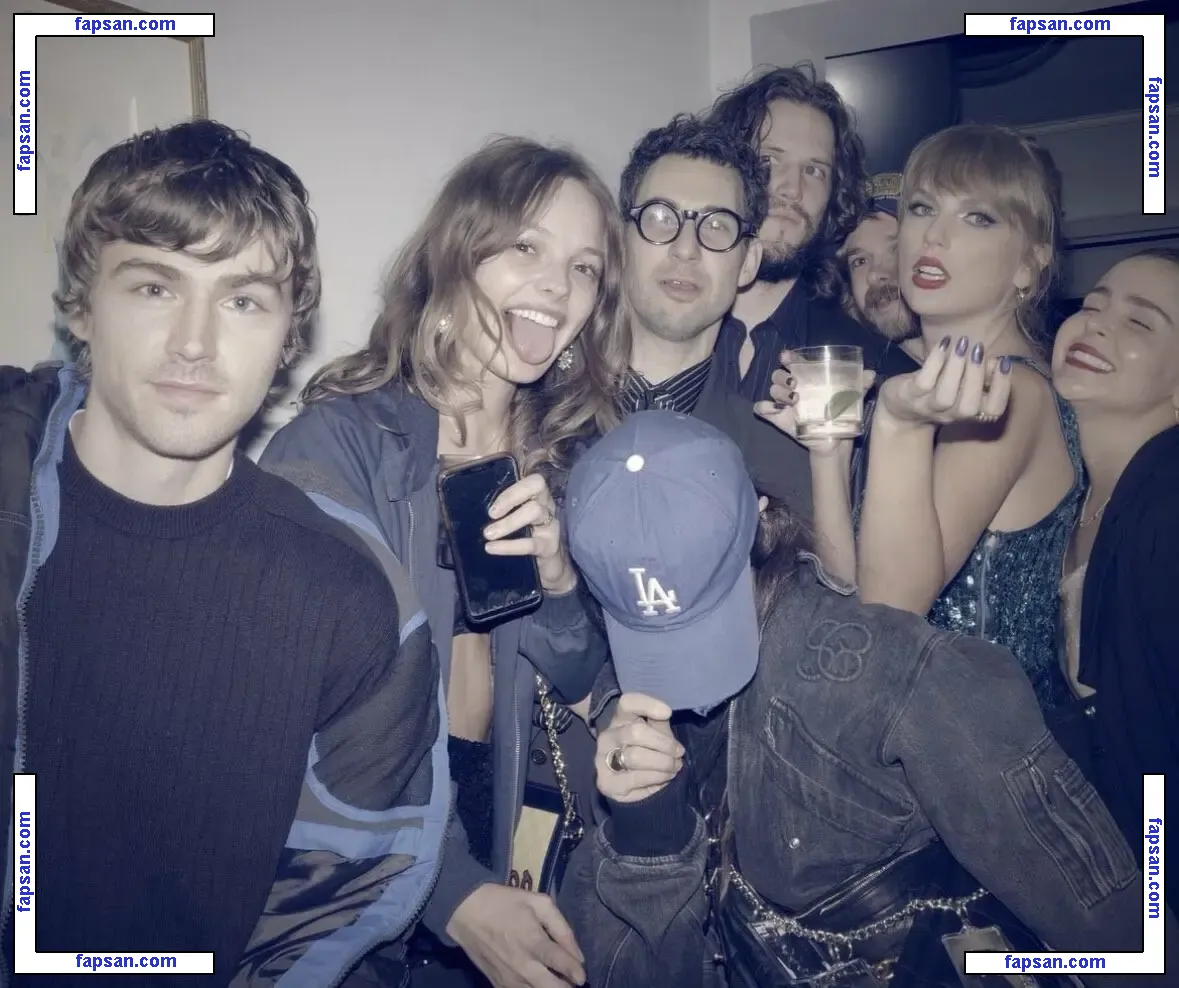 Taylor Swift nude photo #2477 from OnlyFans