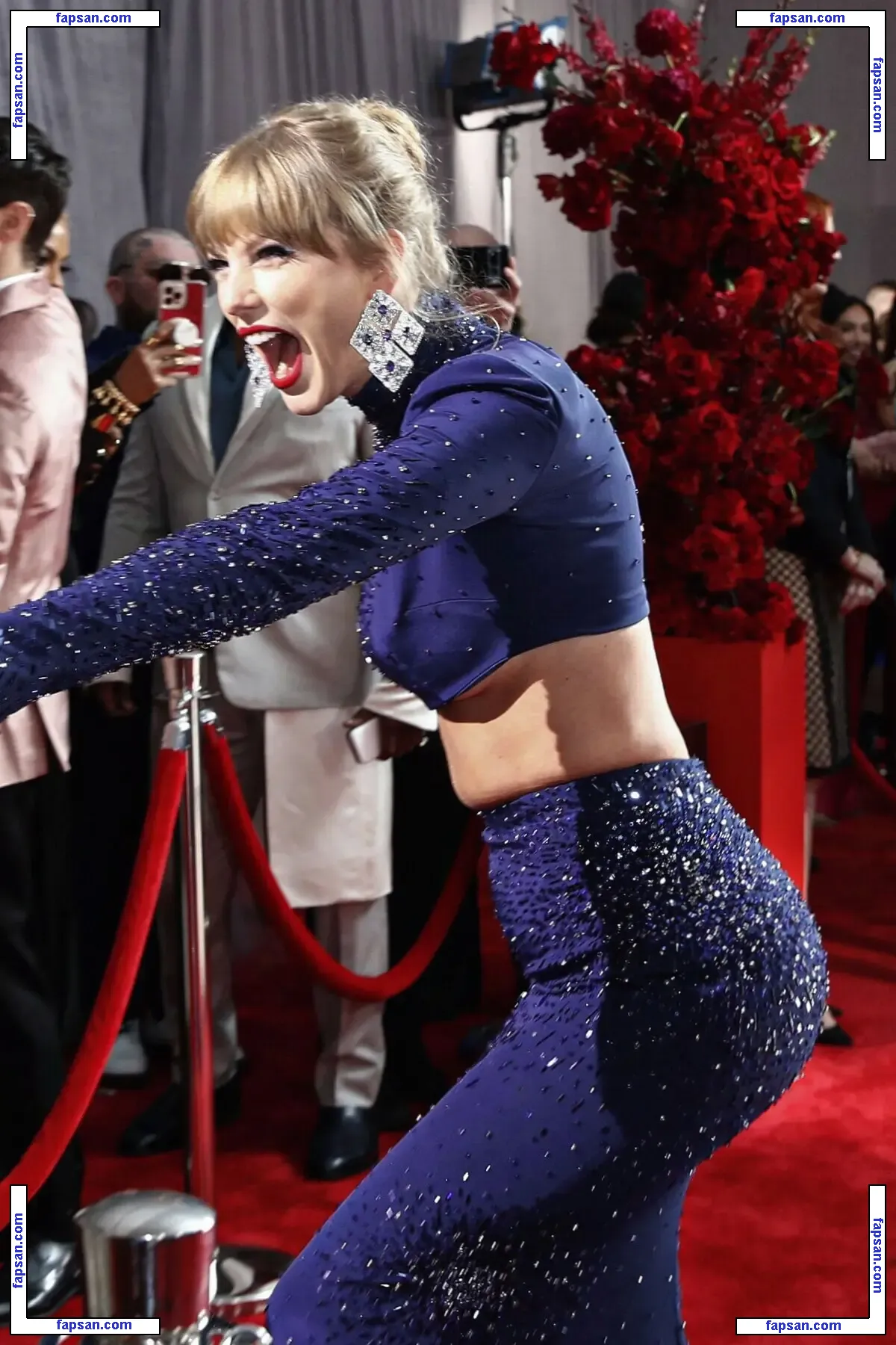 Taylor Swift nude photo #2512 from OnlyFans