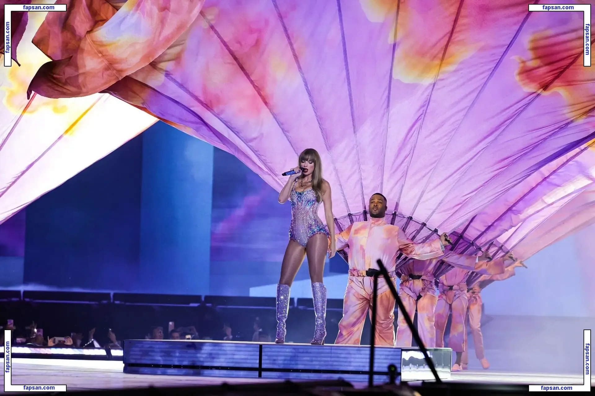 Taylor Swift nude photo #2689 from OnlyFans