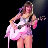 Taylor Swift nude #2672