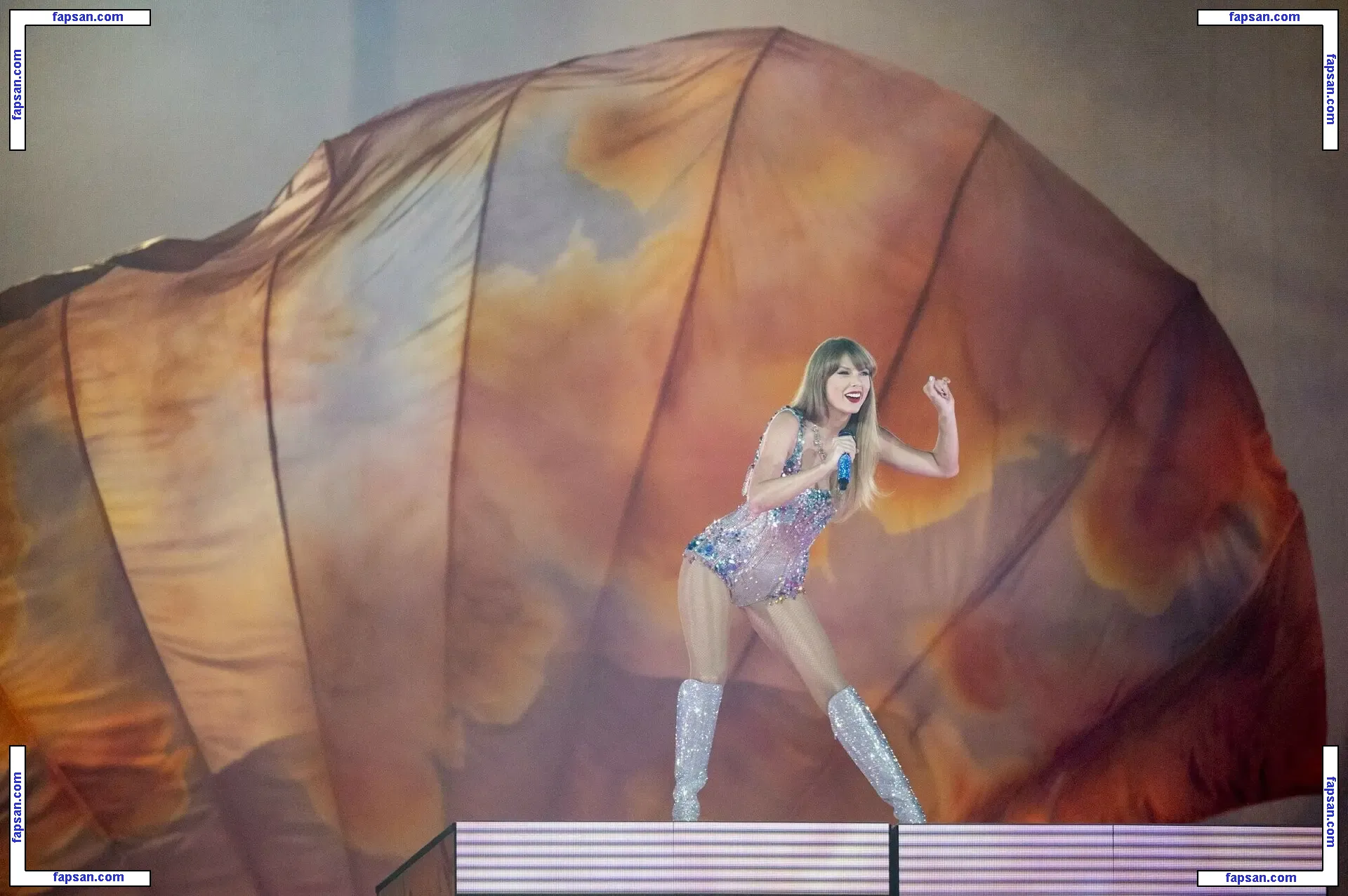 Taylor Swift nude photo #3390 from OnlyFans