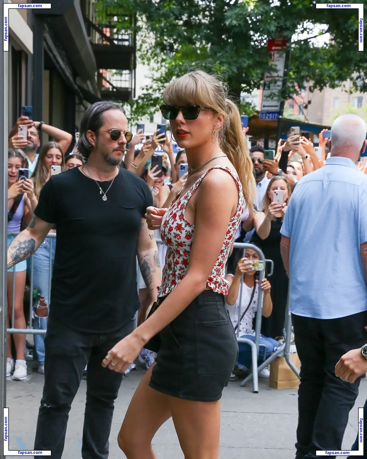 Taylor Swift nude photo #3502 from OnlyFans