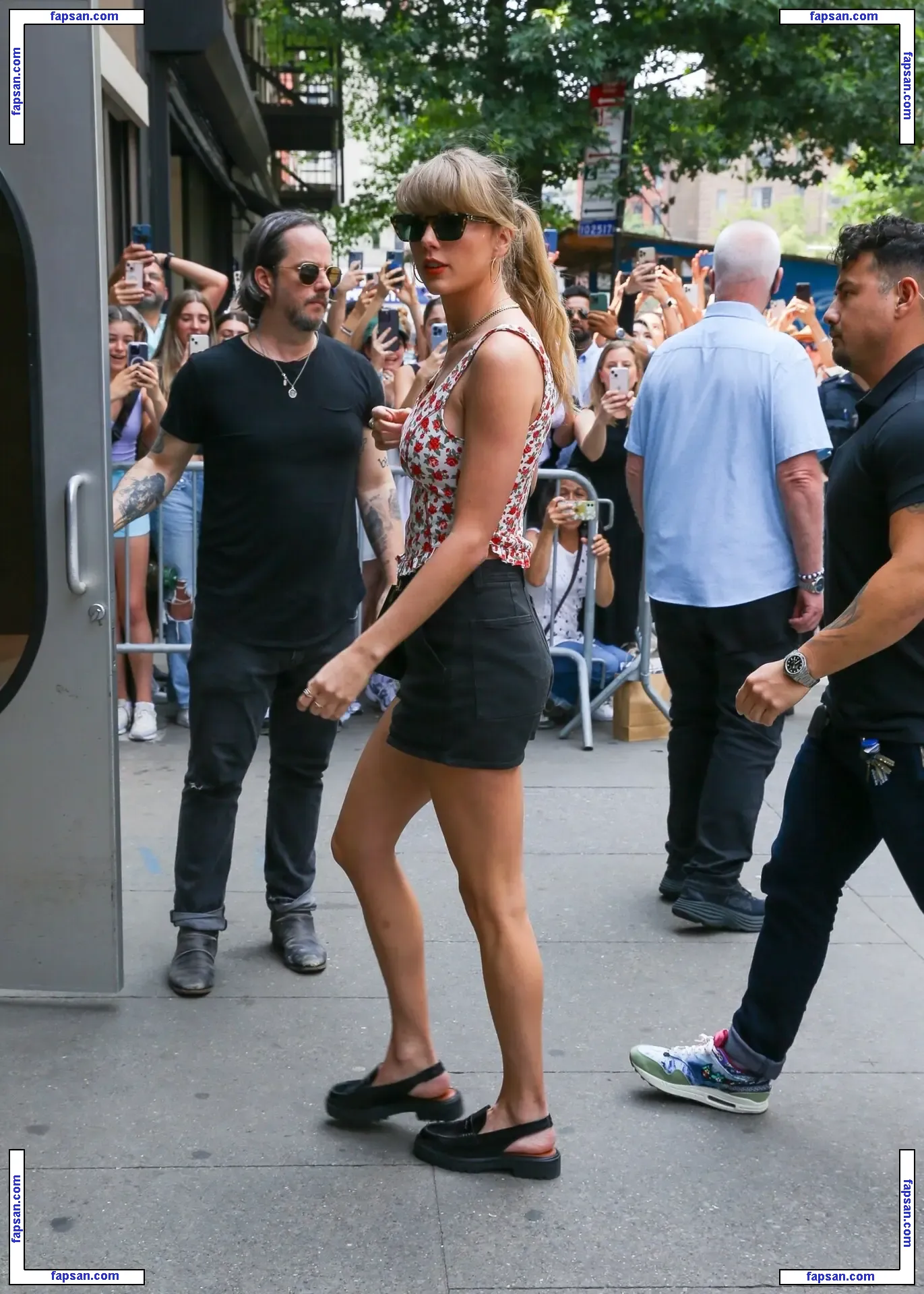 Taylor Swift nude photo #3503 from OnlyFans