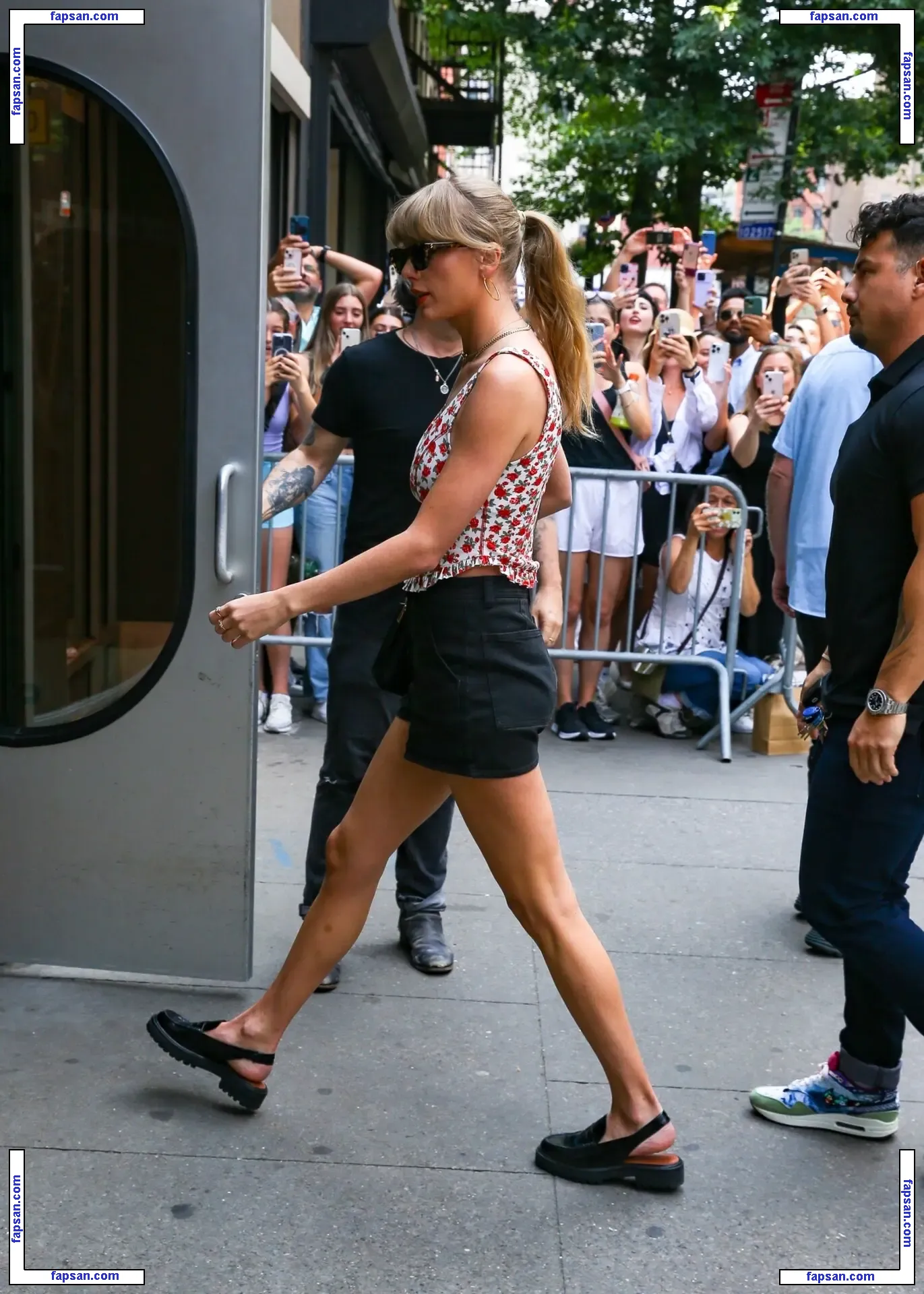 Taylor Swift nude photo #3507 from OnlyFans