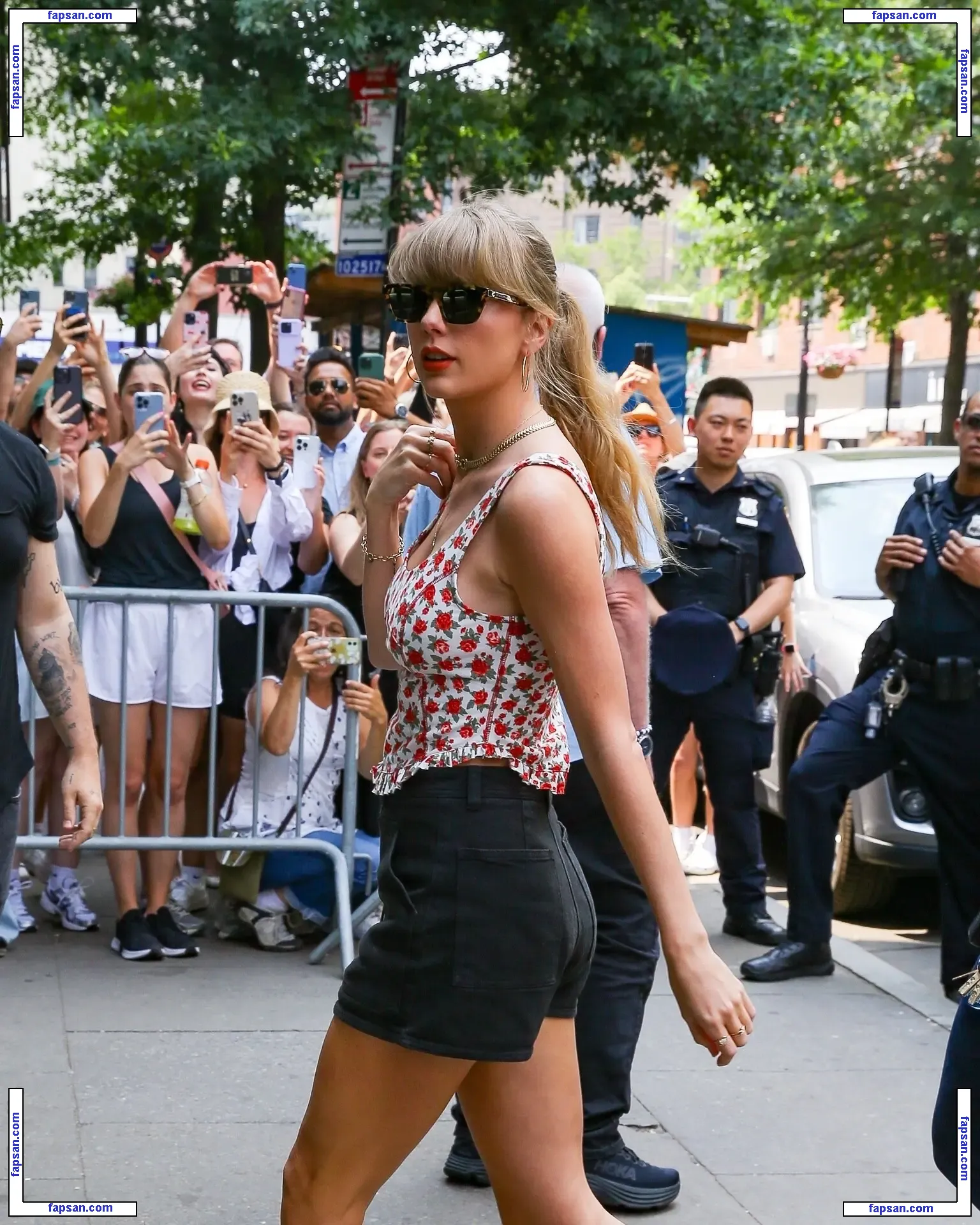 Taylor Swift nude photo #3511 from OnlyFans