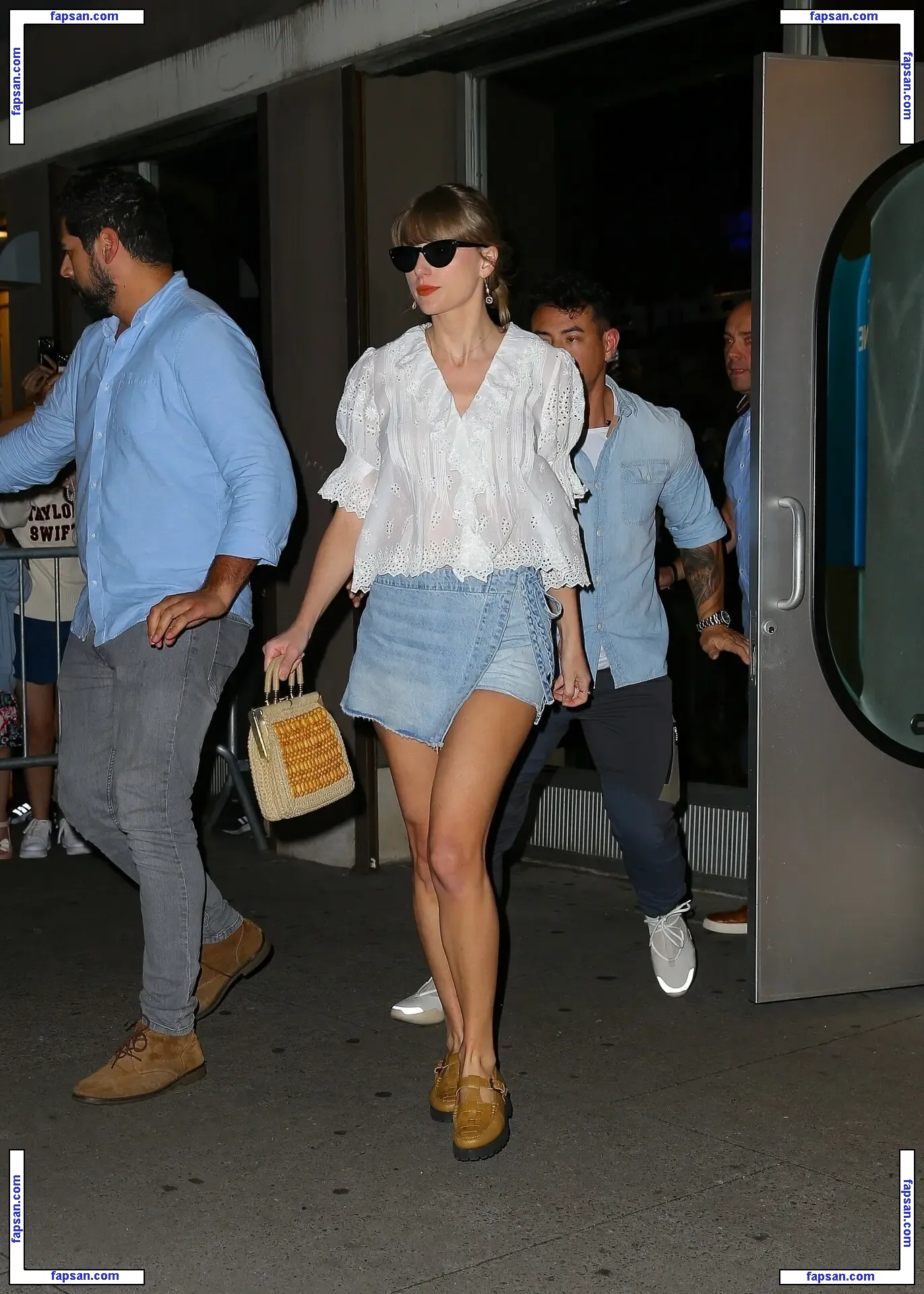 Taylor Swift nude photo #3519 from OnlyFans