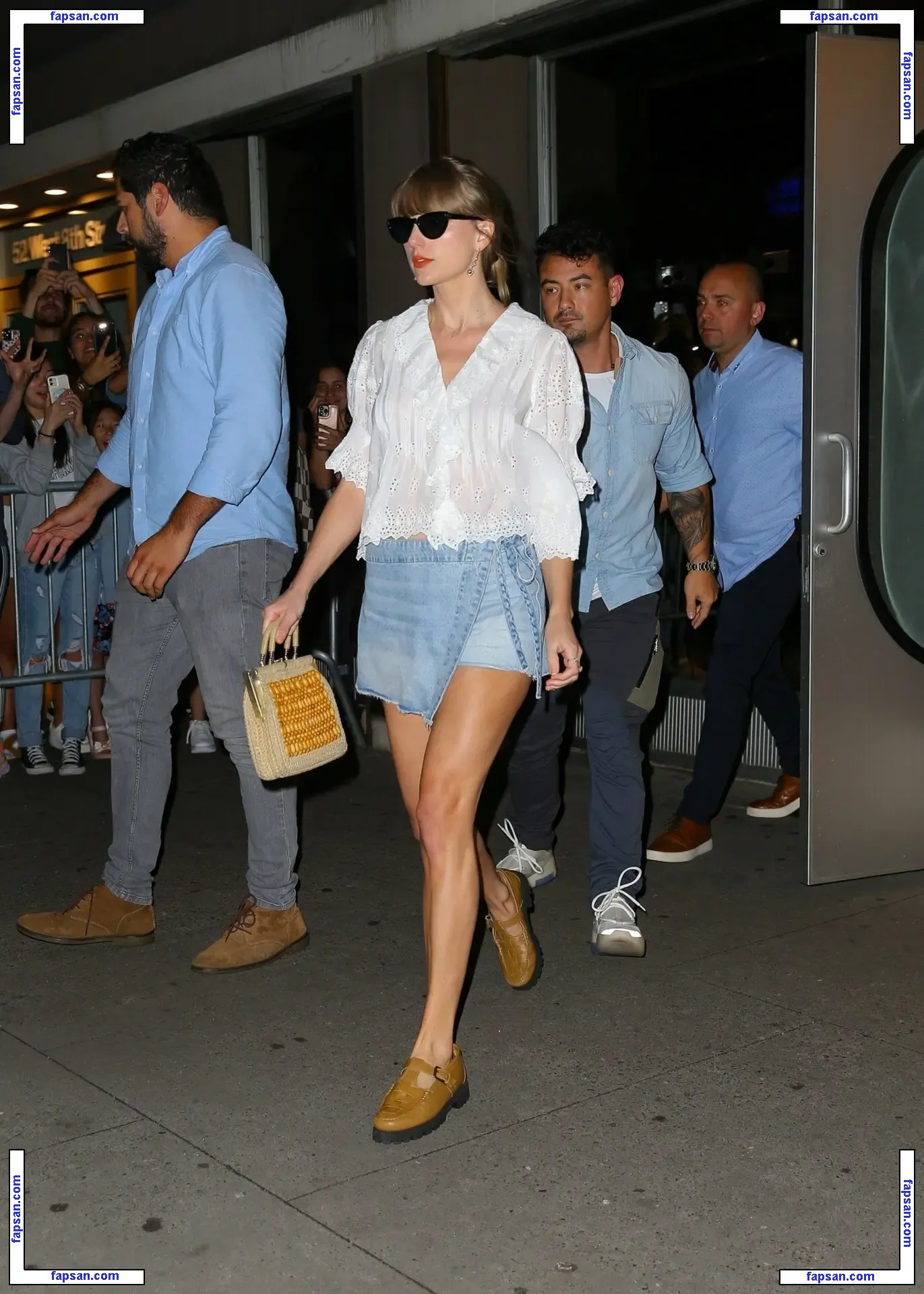 Taylor Swift nude photo #3523 from OnlyFans