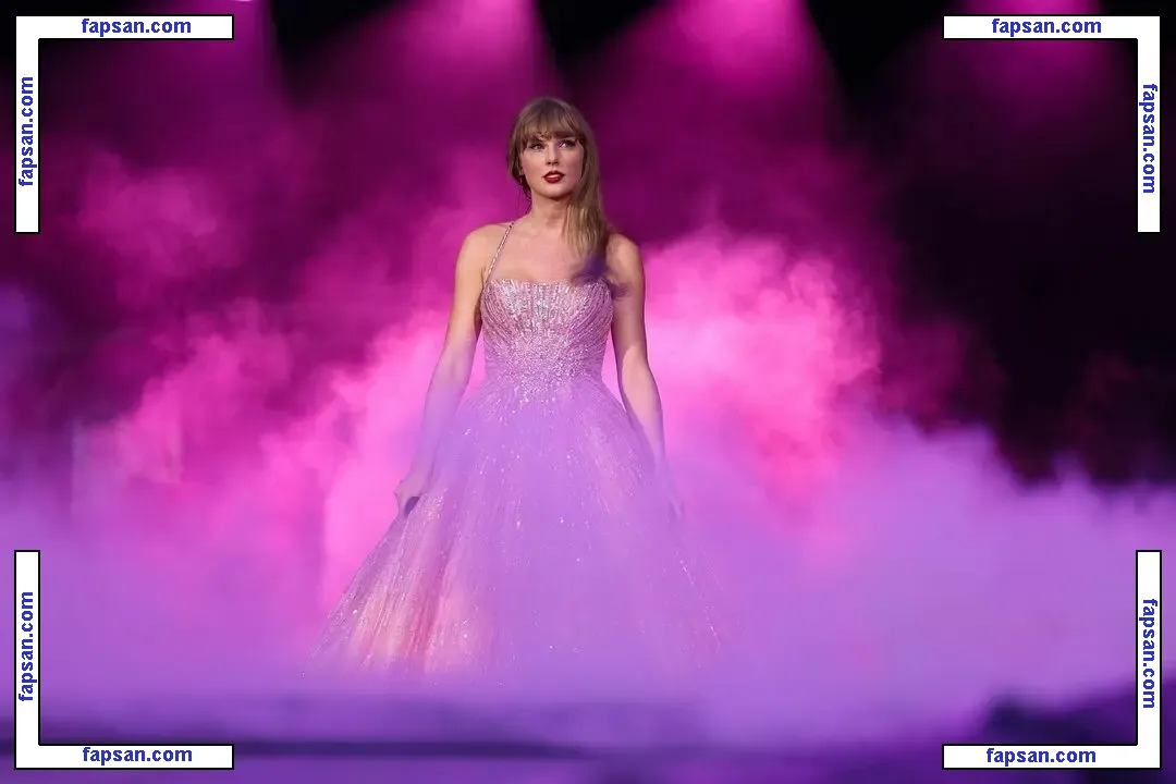 Taylor Swift nude photo #3587 from OnlyFans