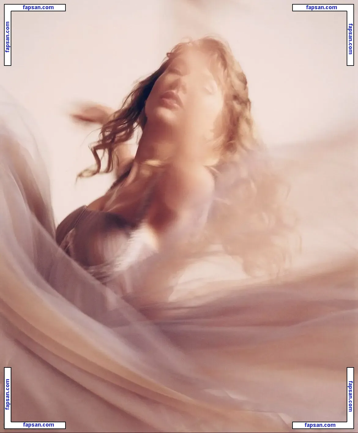 Taylor Swift nude photo #3704 from OnlyFans