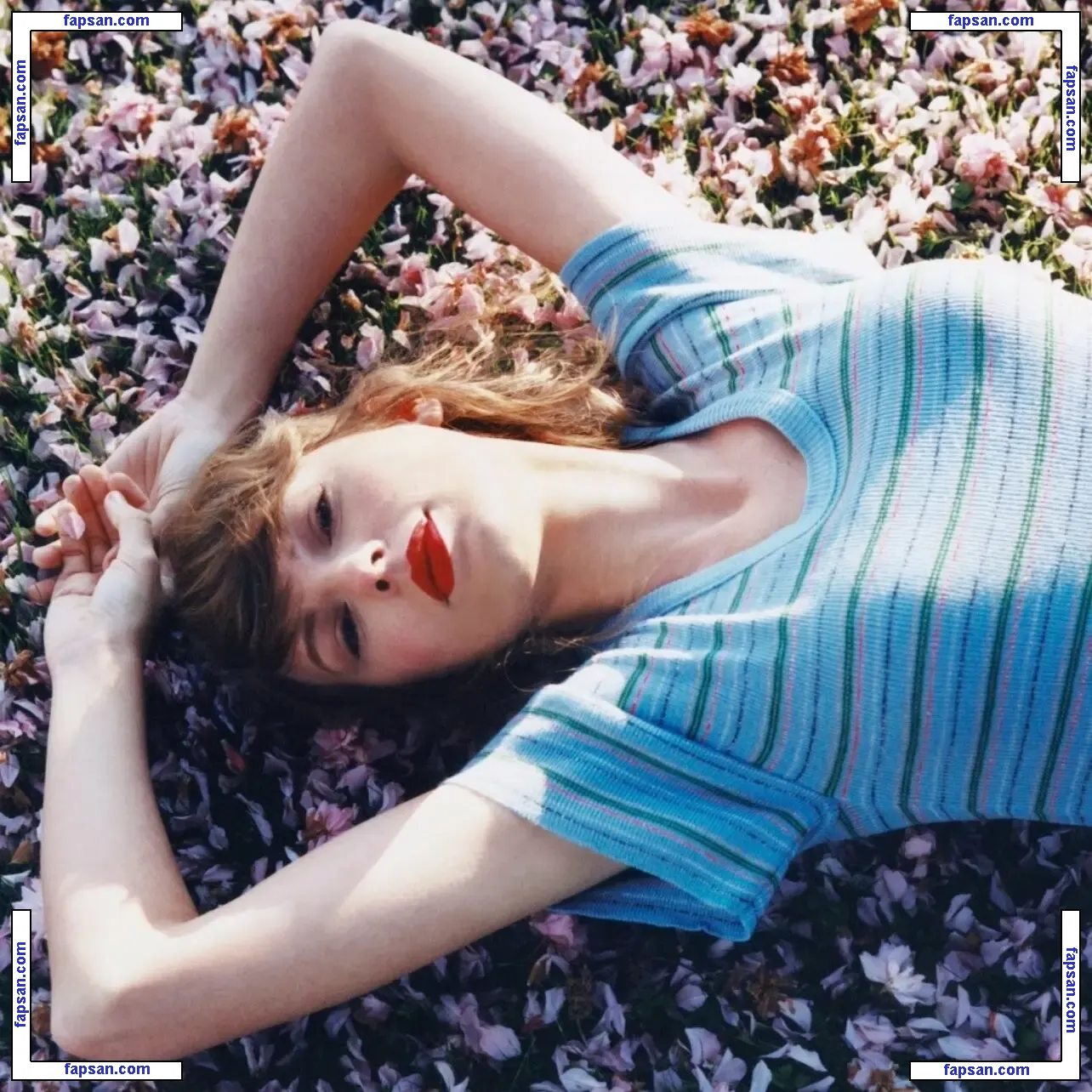 Taylor Swift nude photo #3713 from OnlyFans