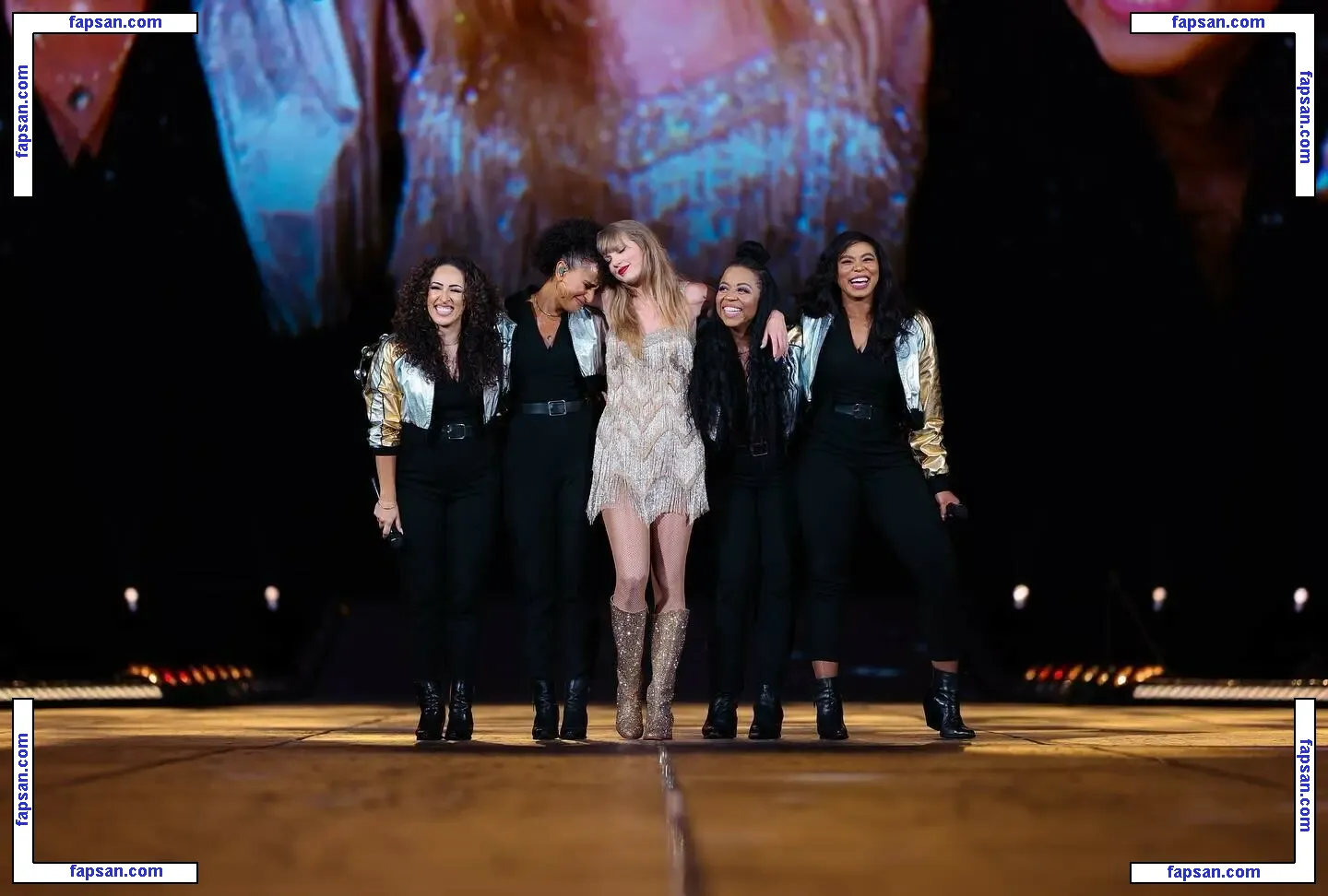 Taylor Swift nude photo #3902 from OnlyFans