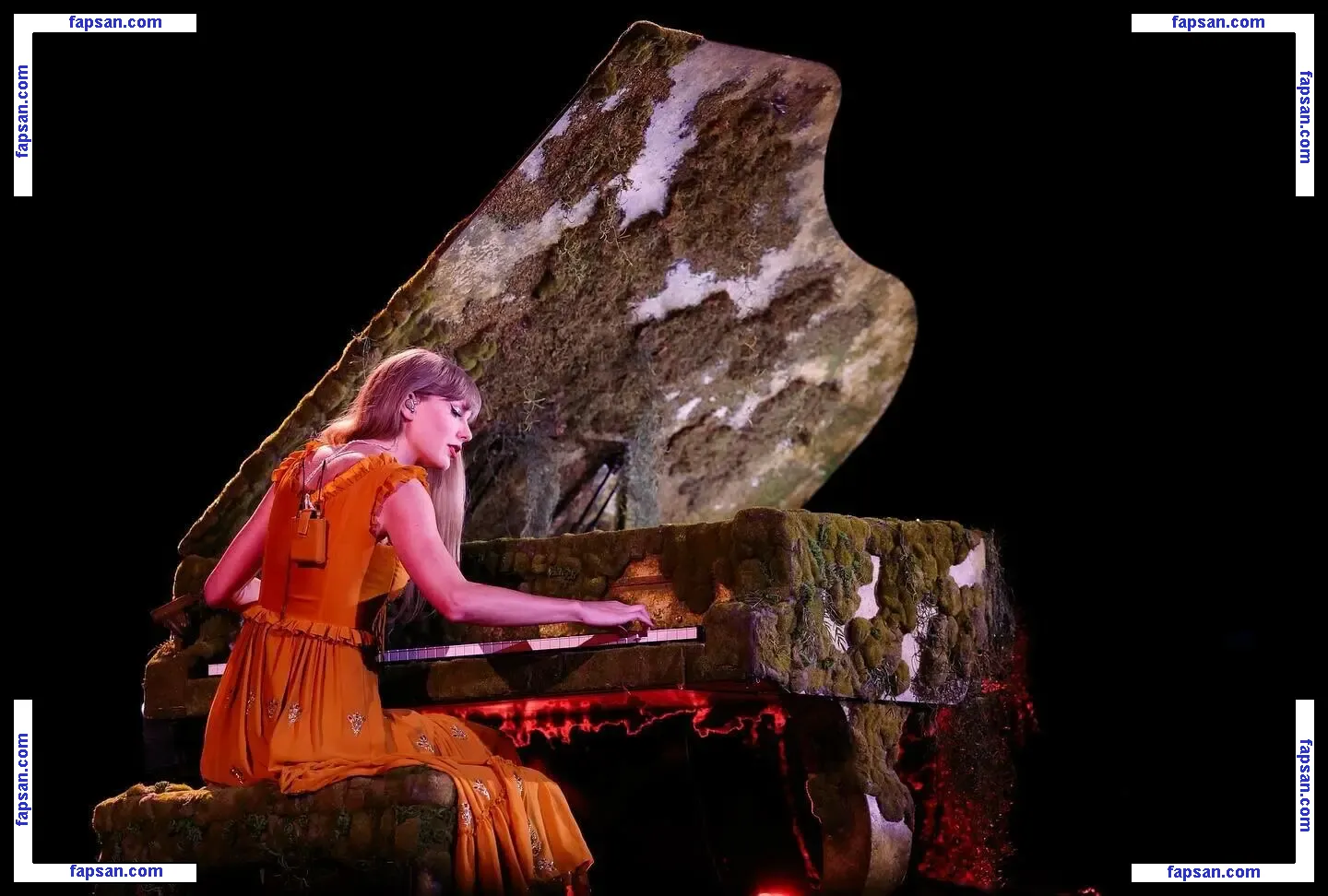 Taylor Swift nude photo #3909 from OnlyFans