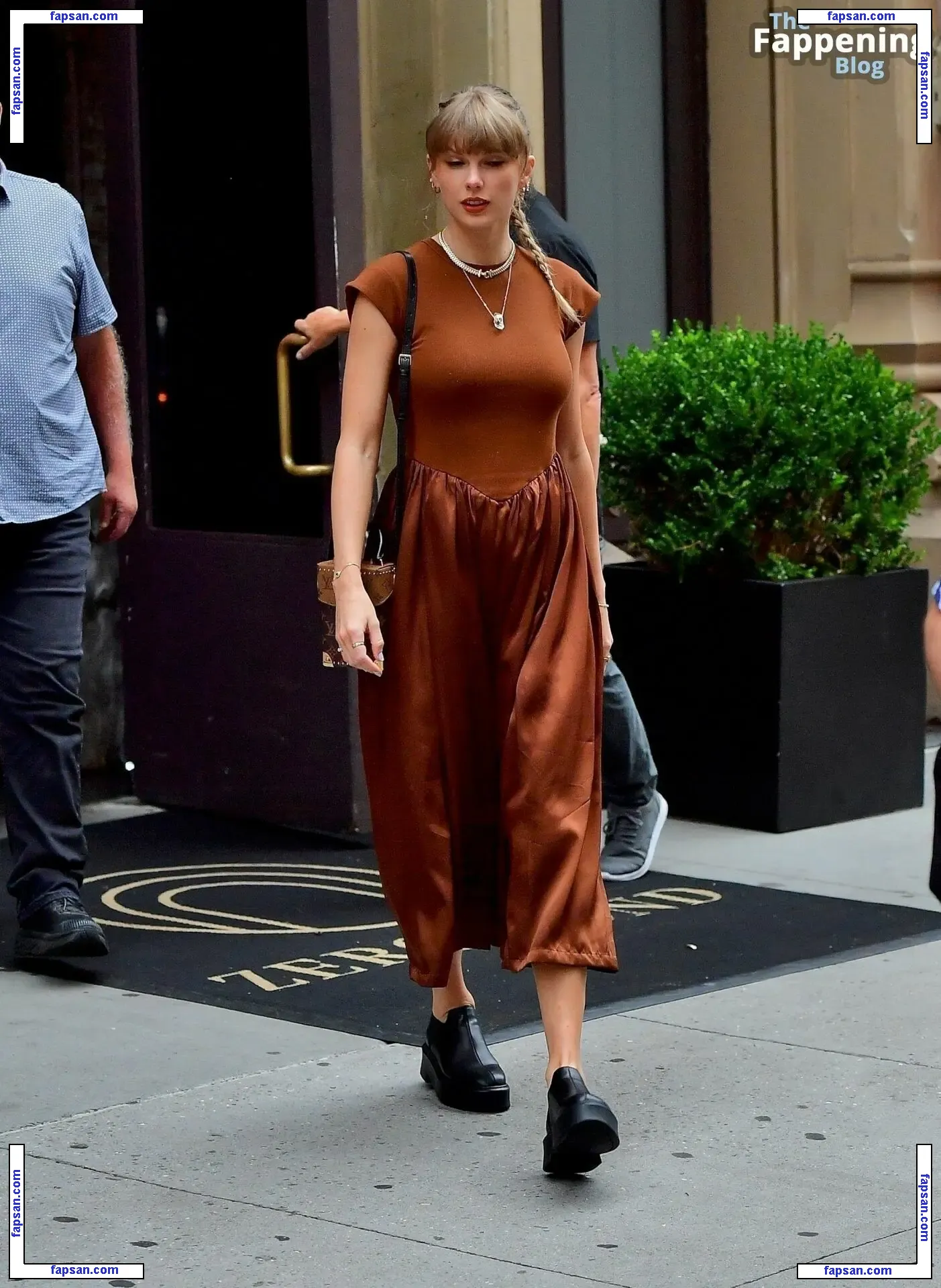 Taylor Swift nude photo #3942 from OnlyFans