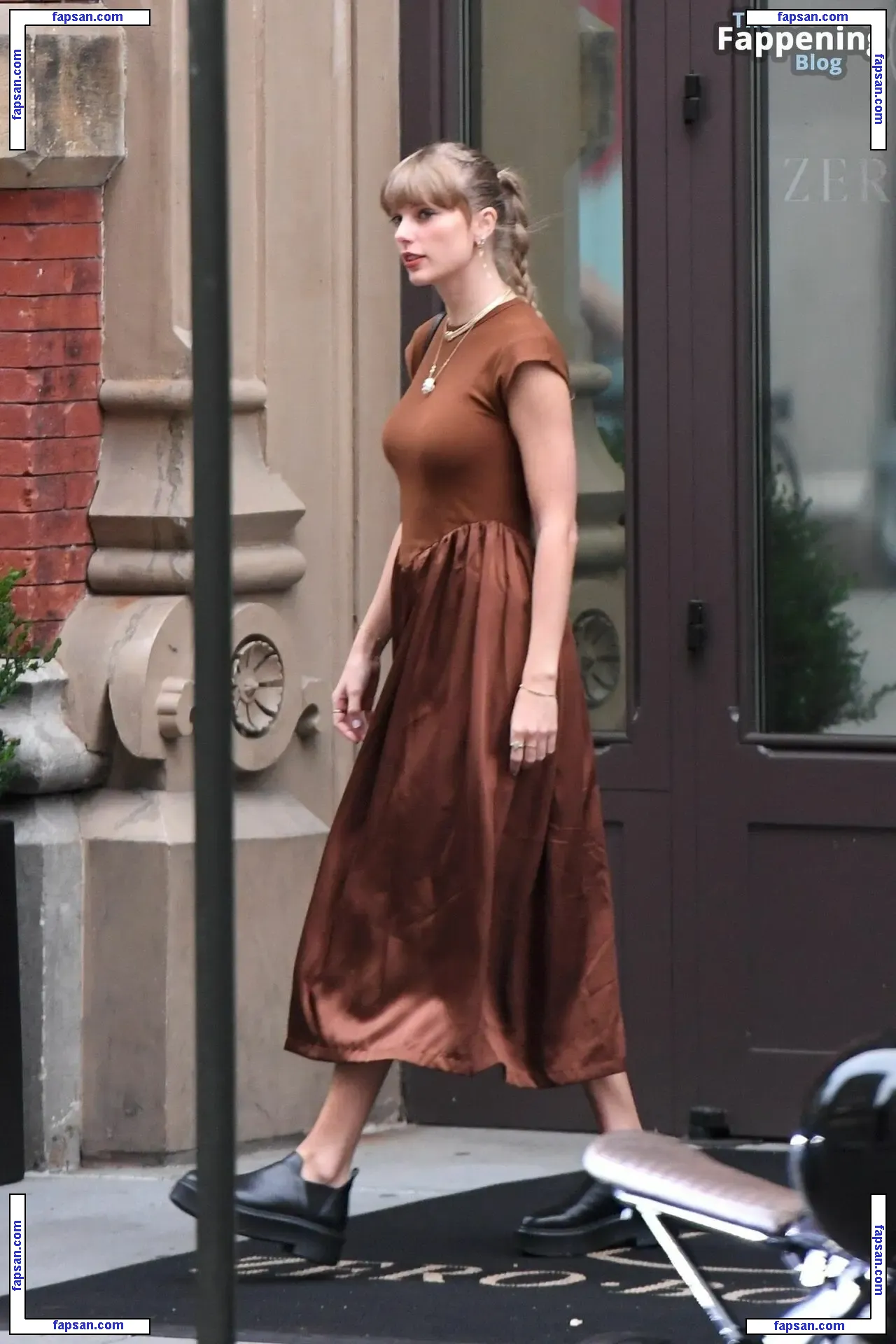 Taylor Swift nude photo #3946 from OnlyFans