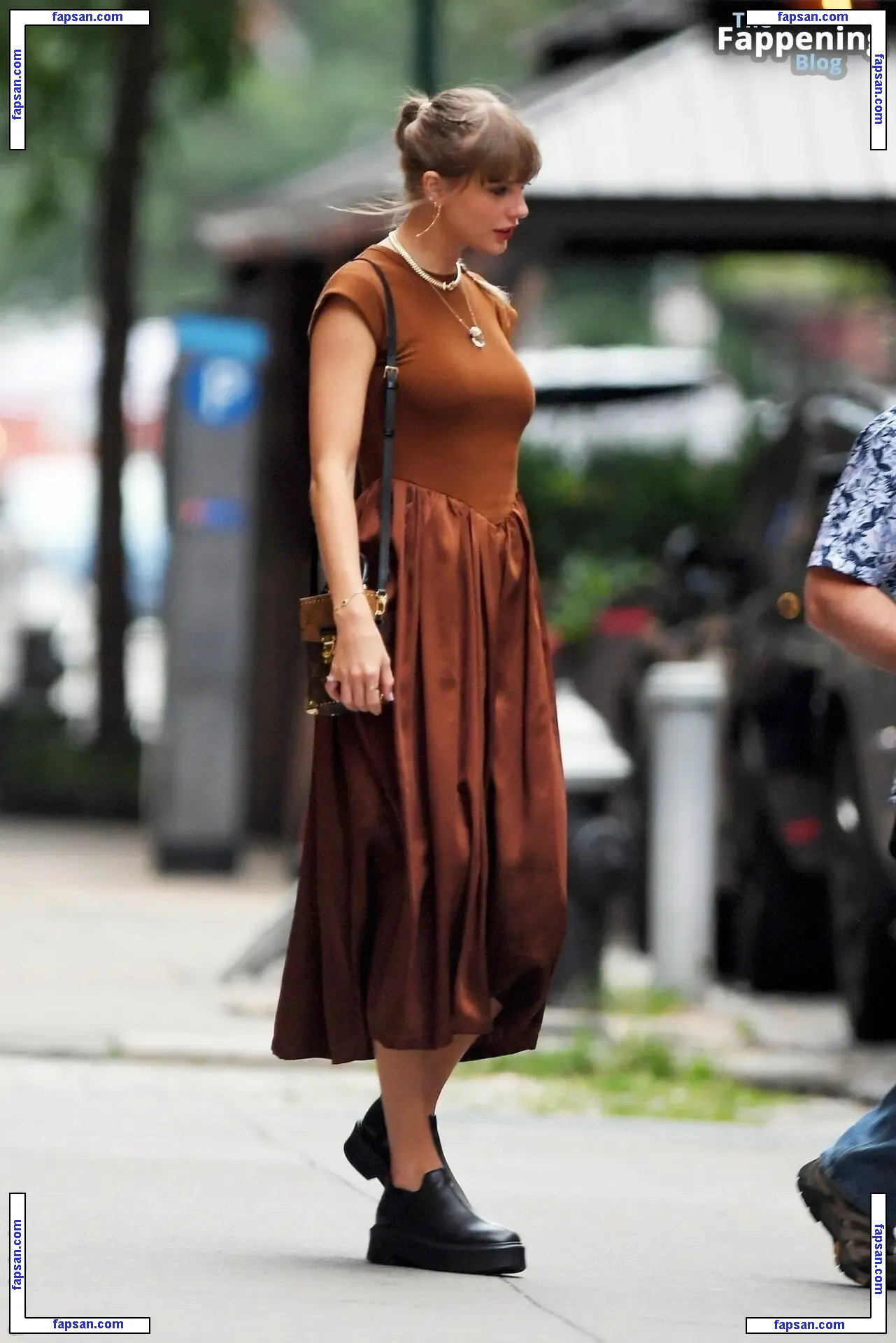 Taylor Swift nude photo #3952 from OnlyFans