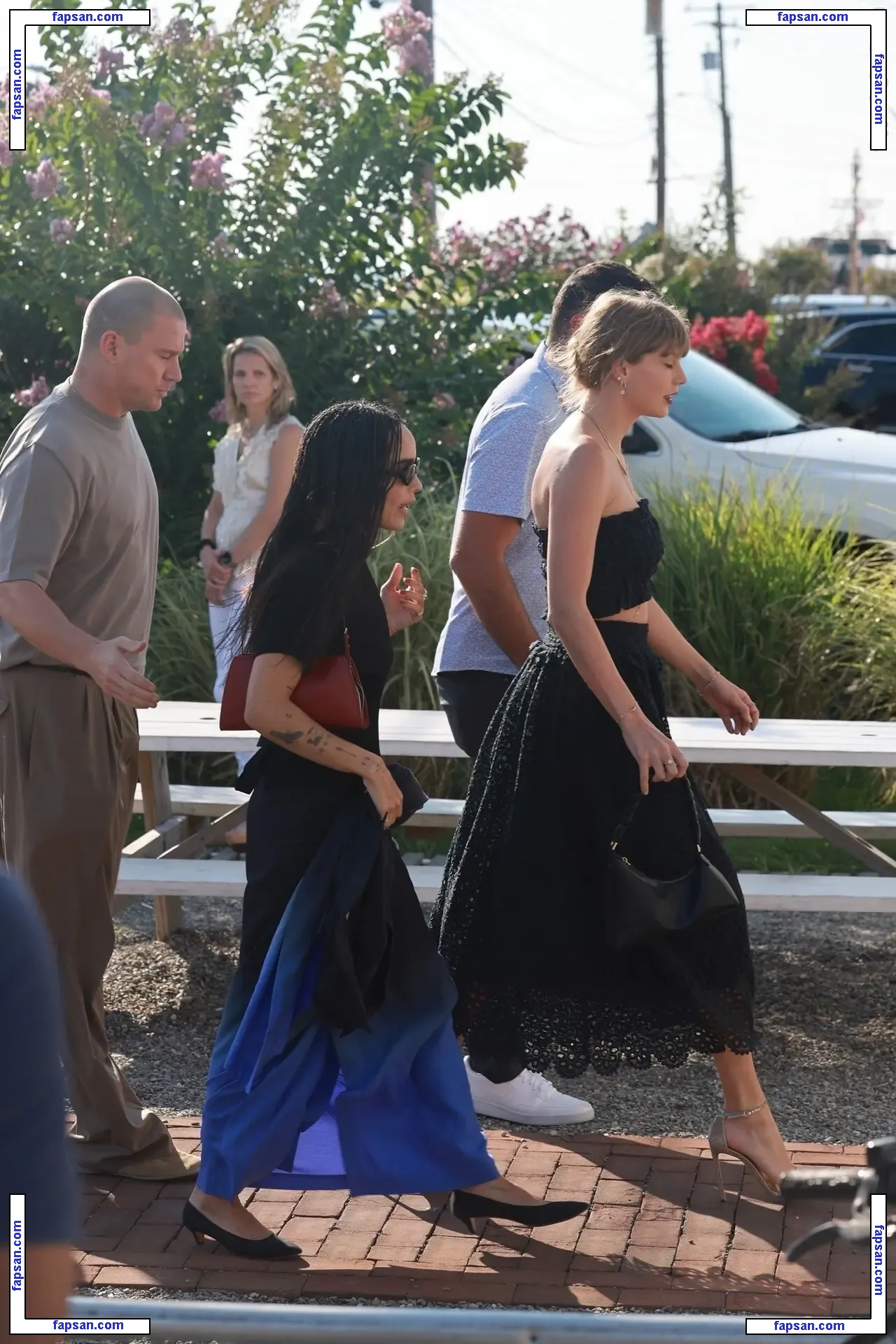 Taylor Swift nude photo #3960 from OnlyFans