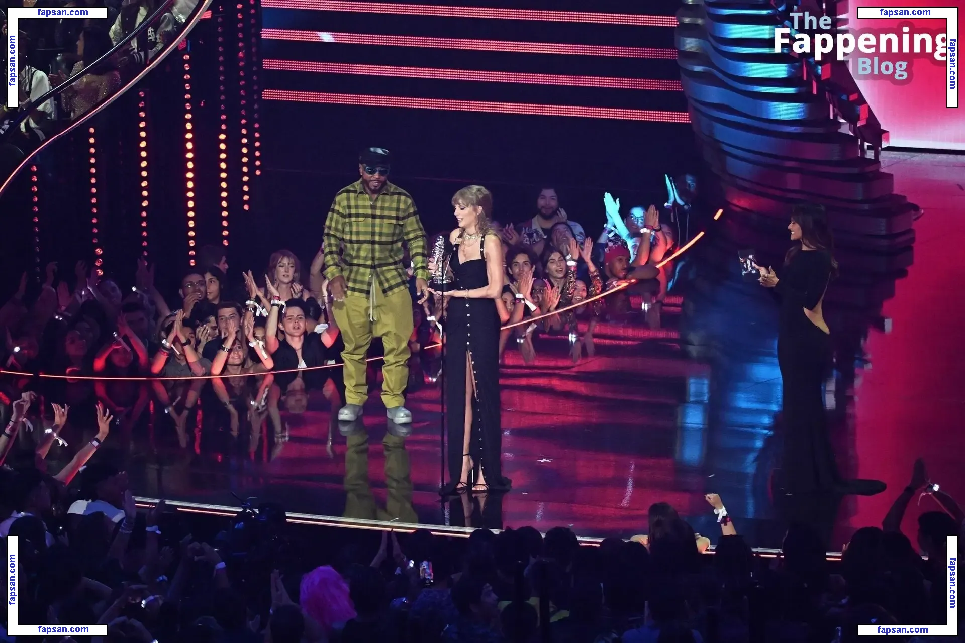 Taylor Swift nude photo #4105 from OnlyFans