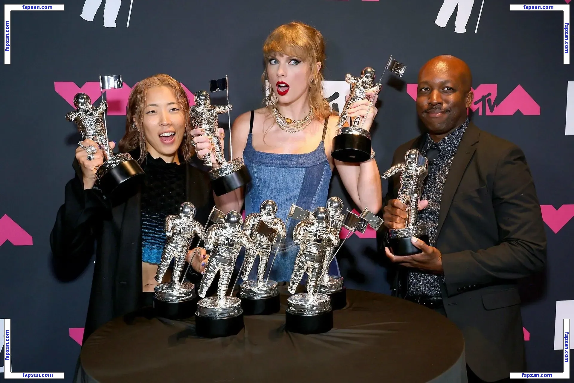 Taylor Swift nude photo #4179 from OnlyFans