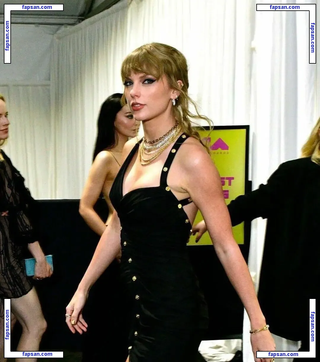 Taylor Swift nude photo #4308 from OnlyFans