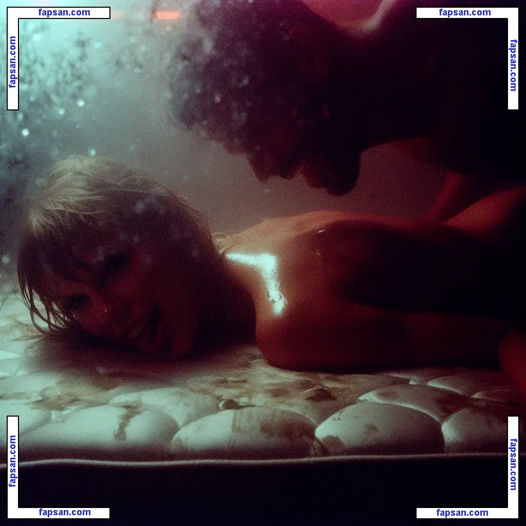 Taylor Swift nude photo #4865 from OnlyFans
