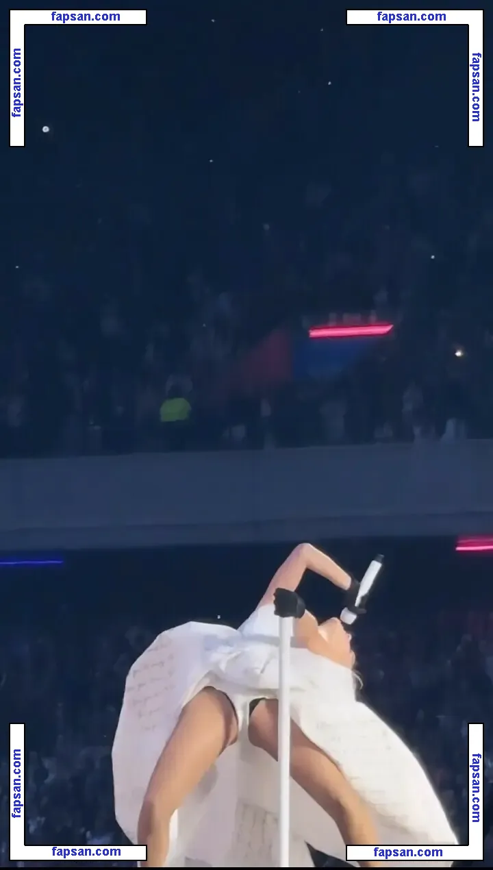 Taylor Swift nude photo #5225 from OnlyFans