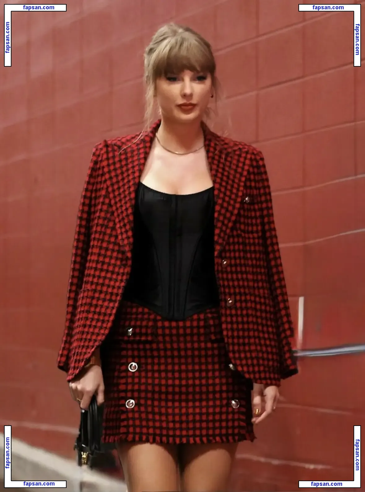 Taylor Swift nude photo #6059 from OnlyFans