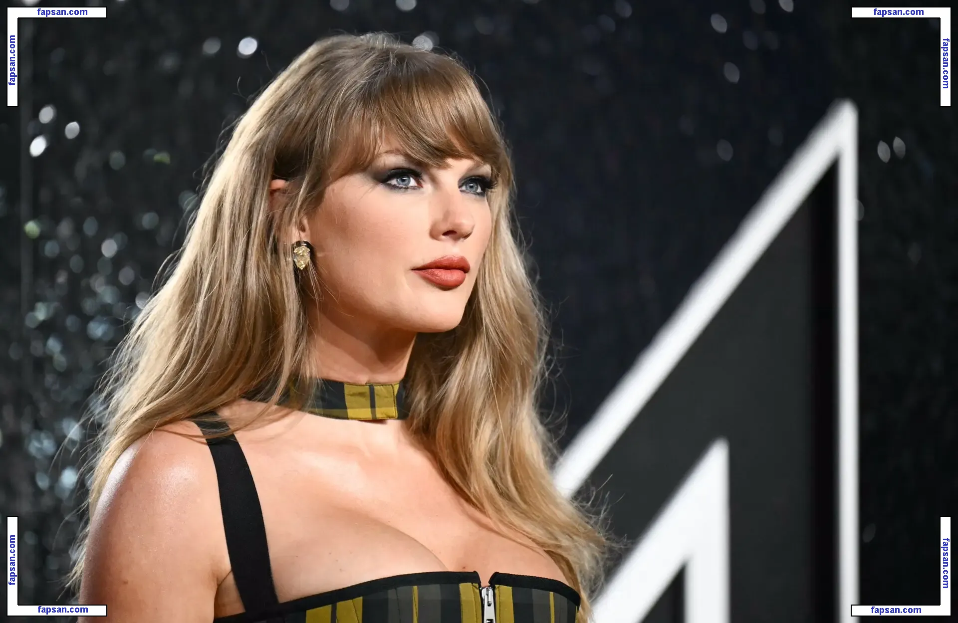 Taylor Swift nude photo #6070 from OnlyFans