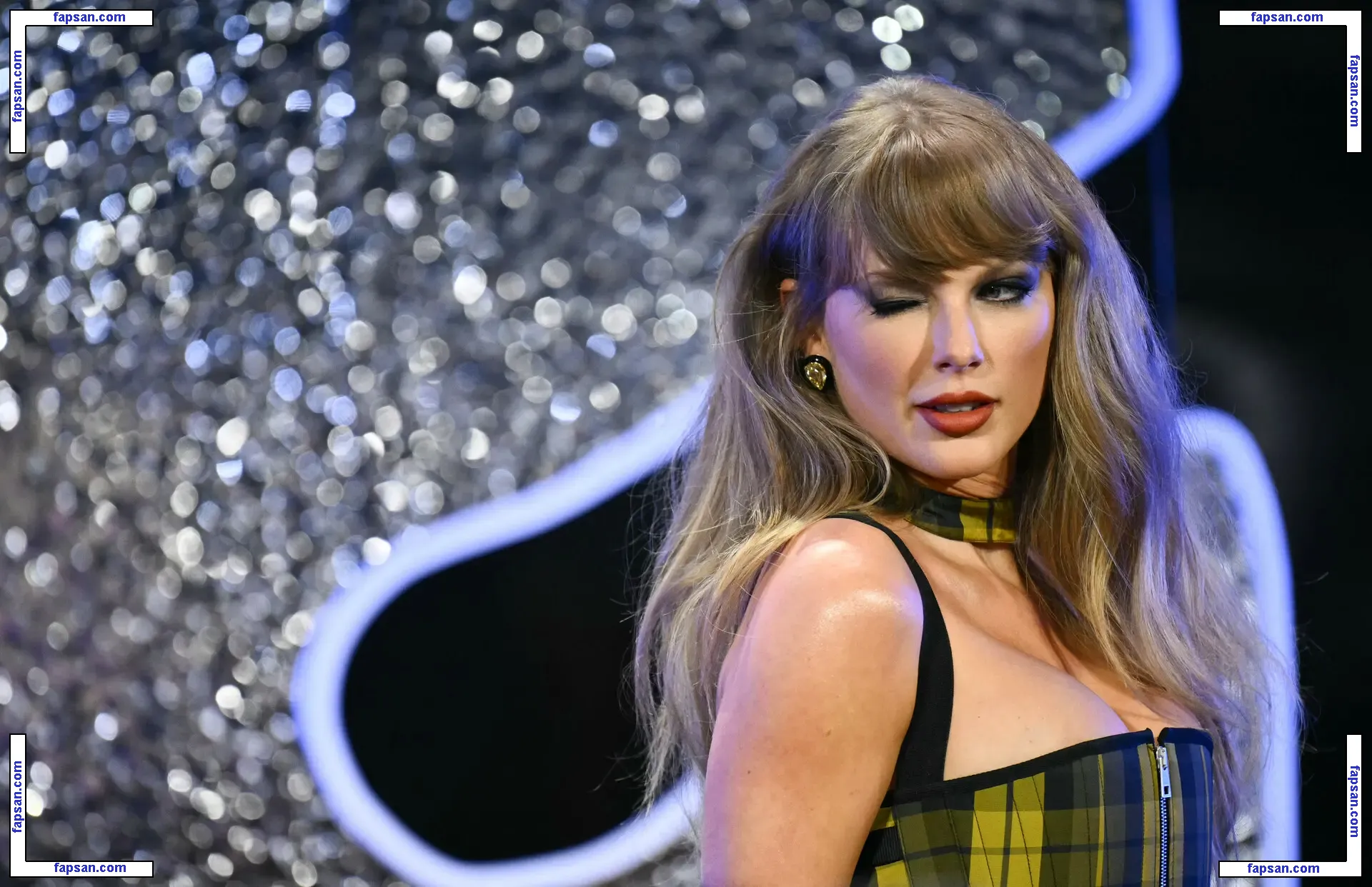 Taylor Swift nude photo #6071 from OnlyFans