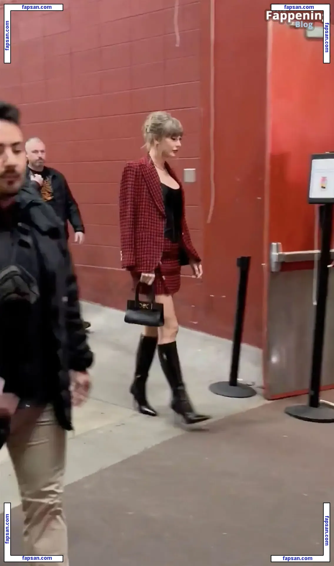 Taylor Swift nude photo #6108 from OnlyFans