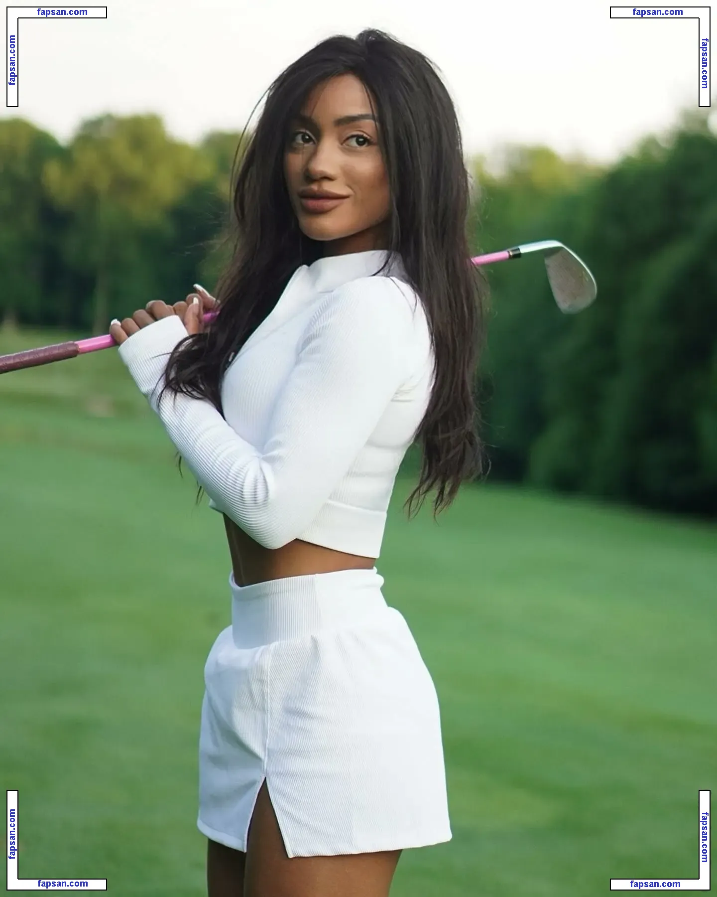 taylorchamp nude photo #0021 from OnlyFans