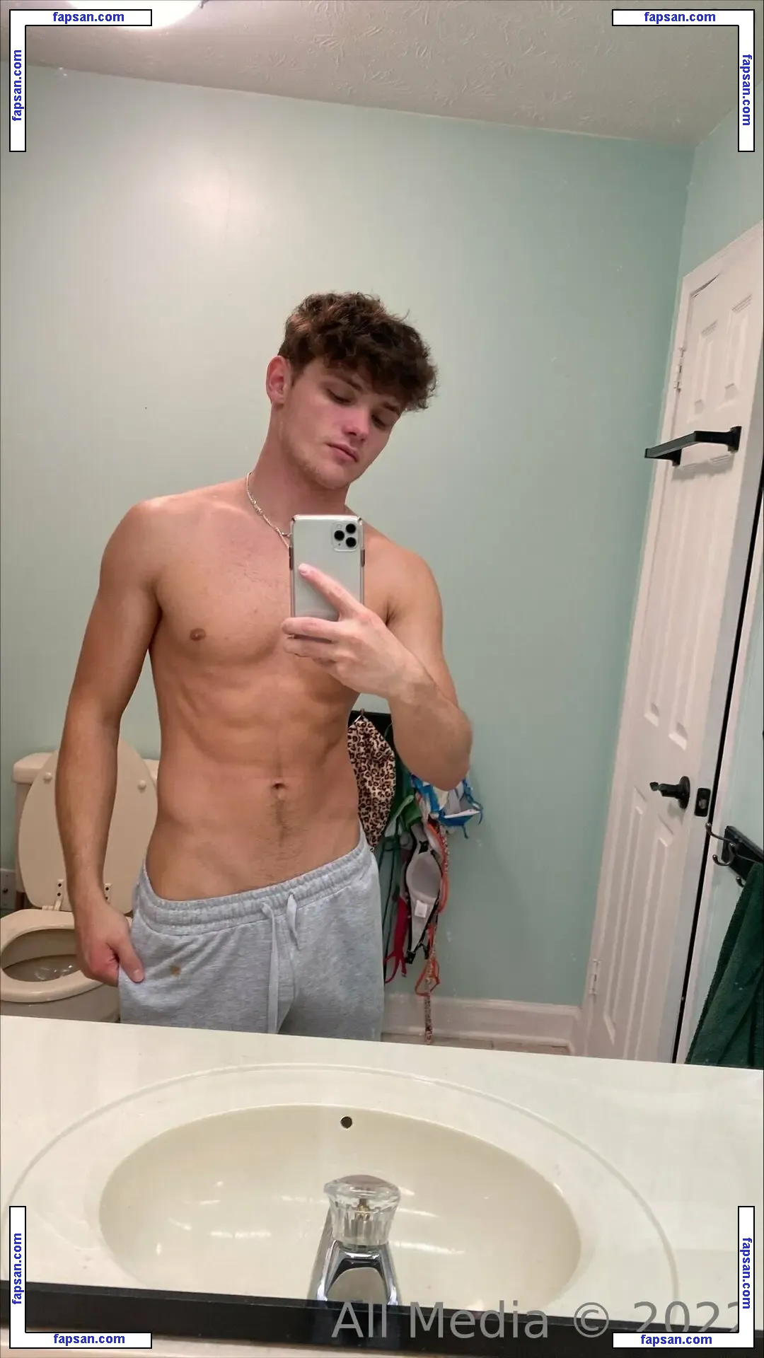 taylorsvip nude photo #0020 from OnlyFans