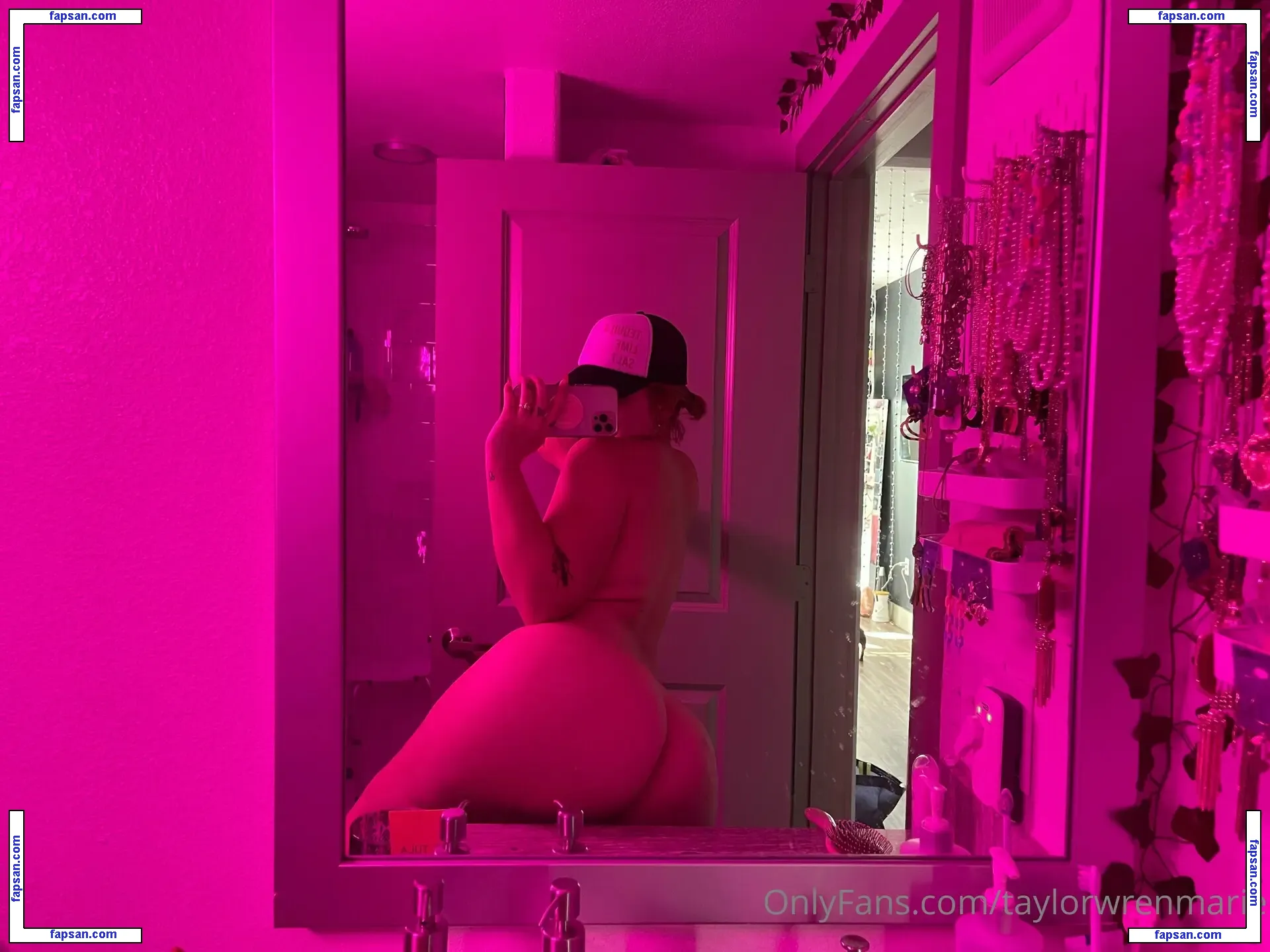 taylorwrenmarie nude photo #0089 from OnlyFans