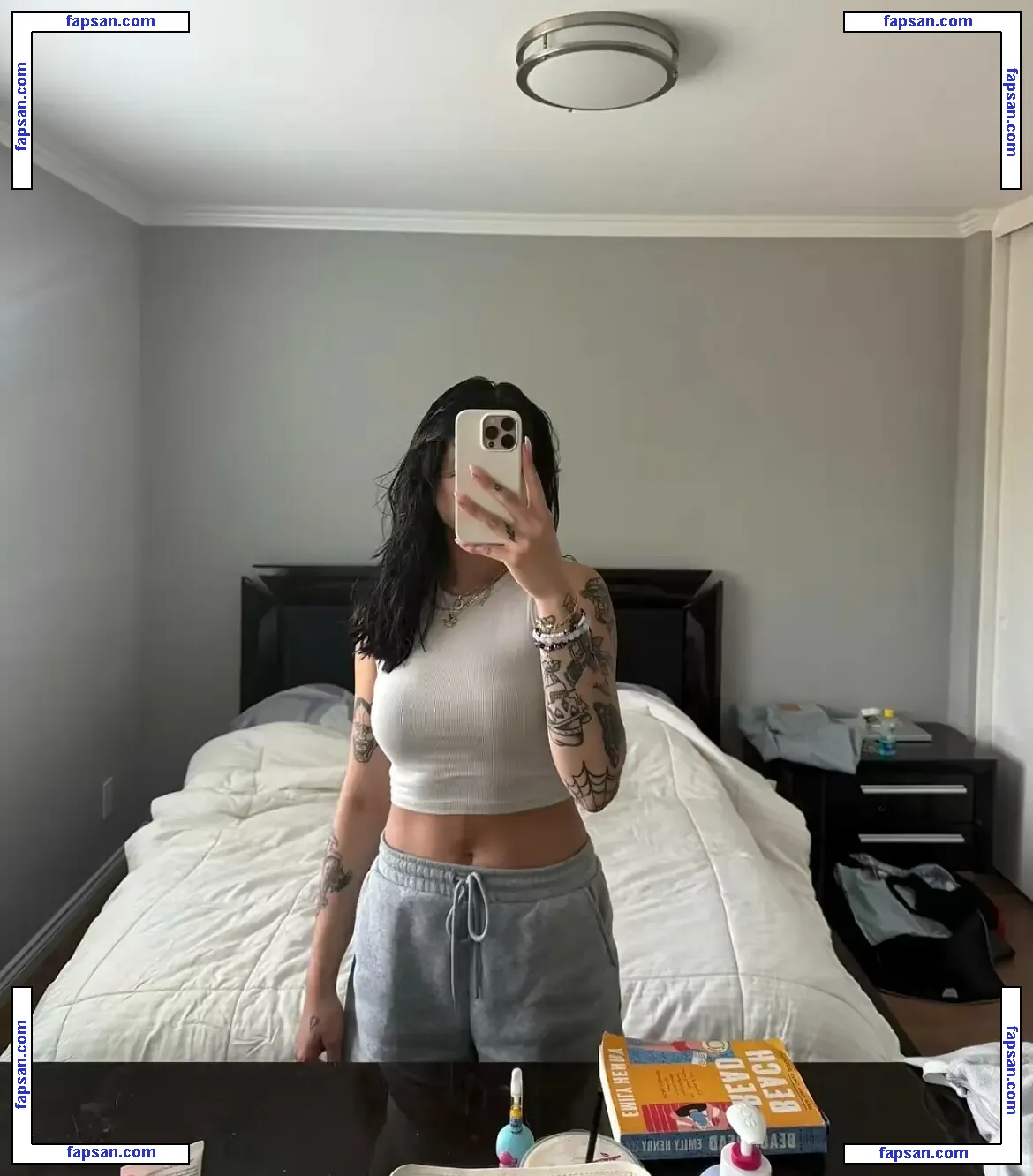 Teciaplox nude photo #0003 from OnlyFans