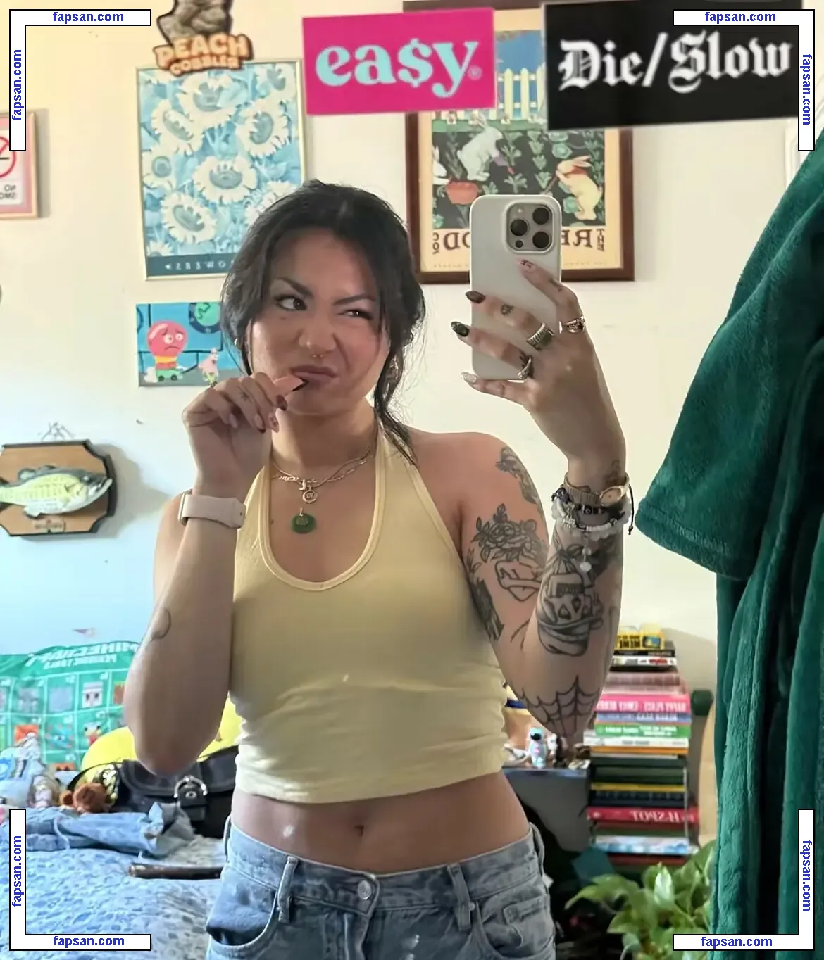 Teciaplox nude photo #0005 from OnlyFans