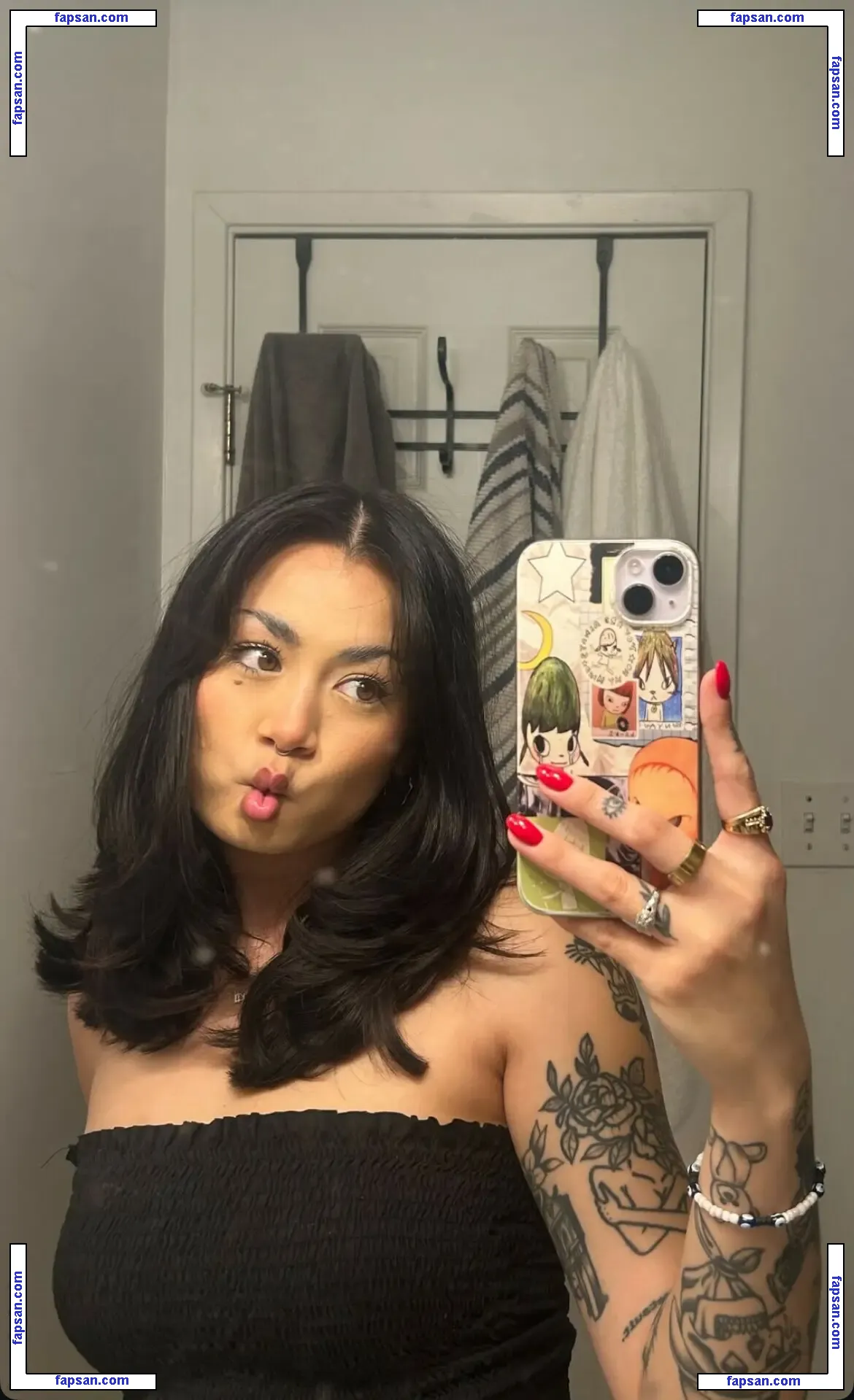 Teciaplox nude photo #0006 from OnlyFans