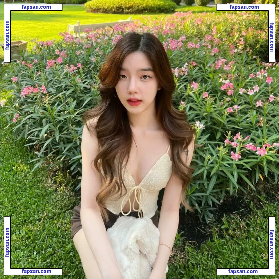 Thai Girls nude photo #0363 from OnlyFans