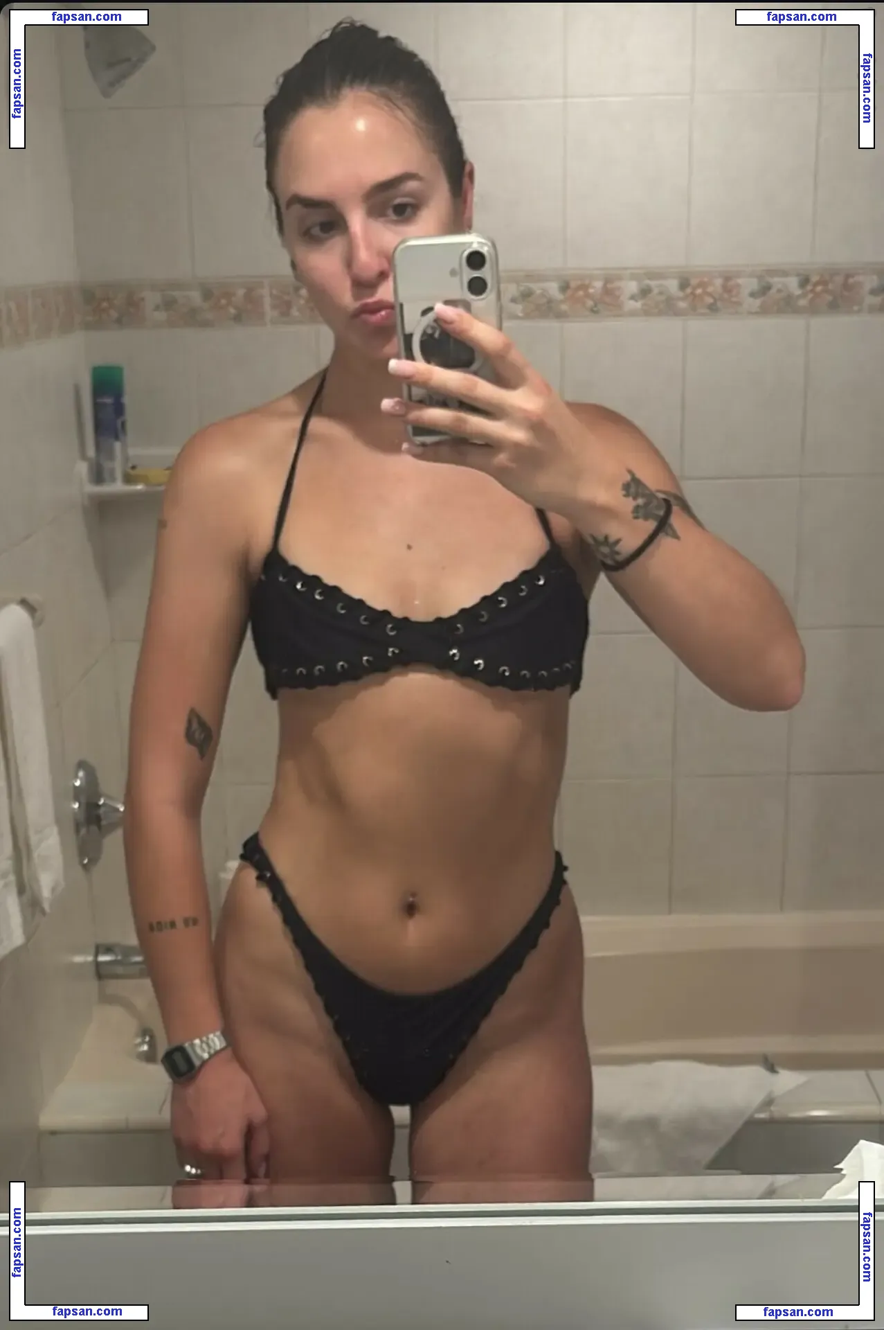 The Beaches голая фото #0017 с Онлифанс