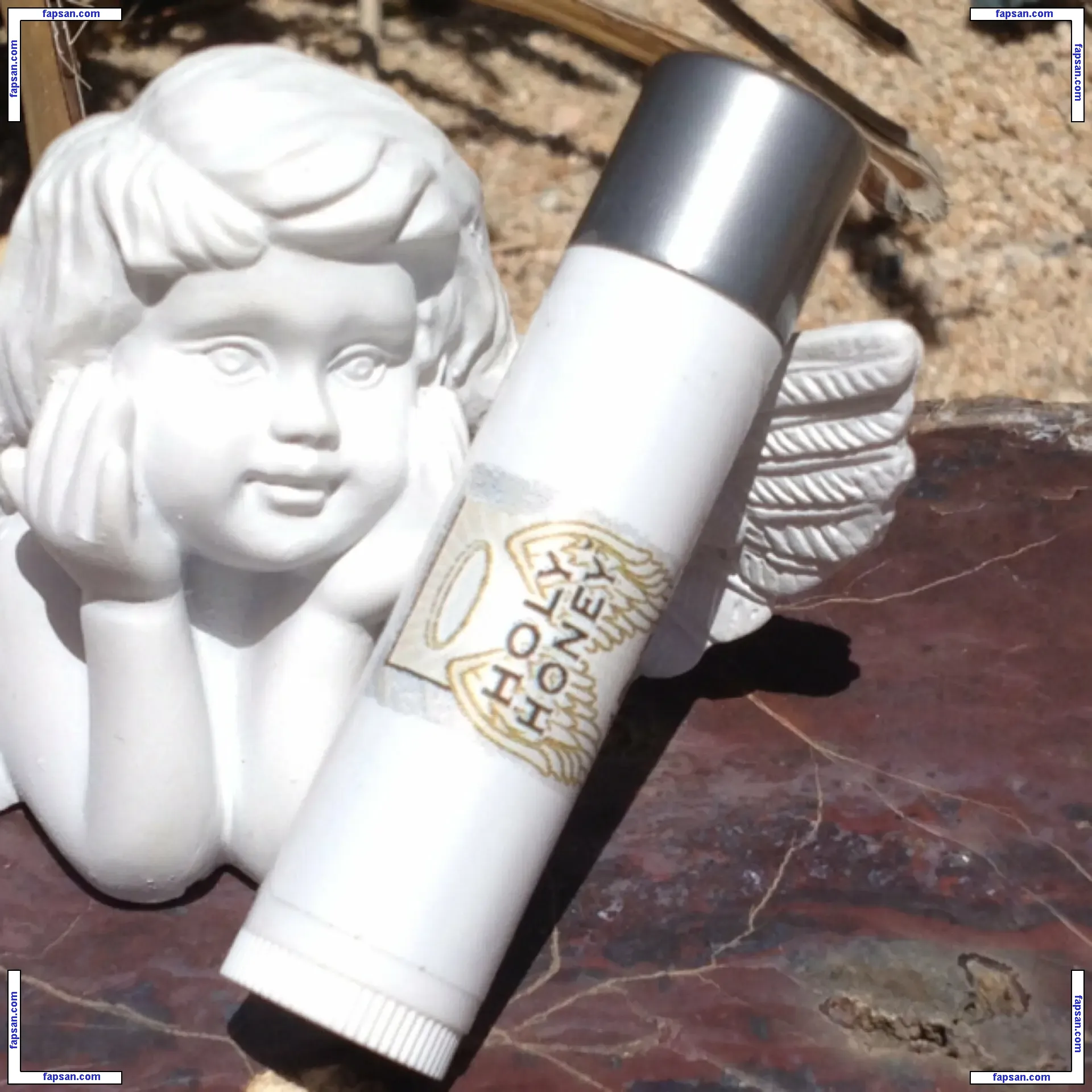 The Holy Honey голая фото #0001 с Онлифанс