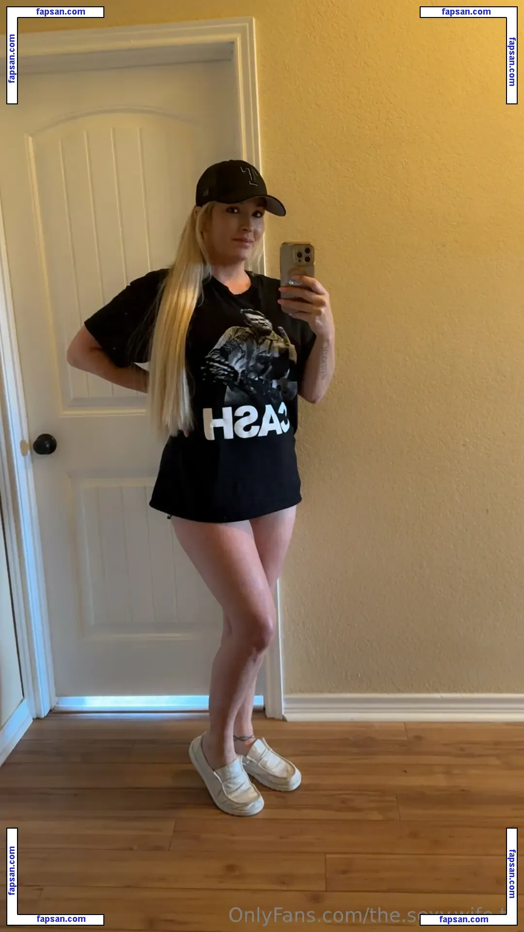 the.sexy.wife.tx nude photo #0003 from OnlyFans