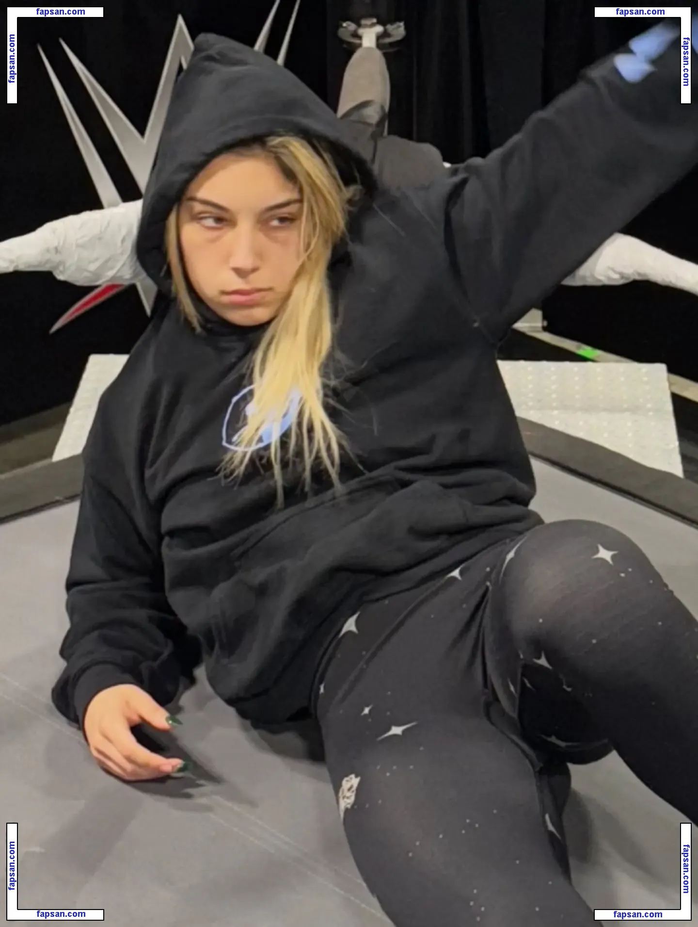 Thea Hail голая фото #0038 с Онлифанс