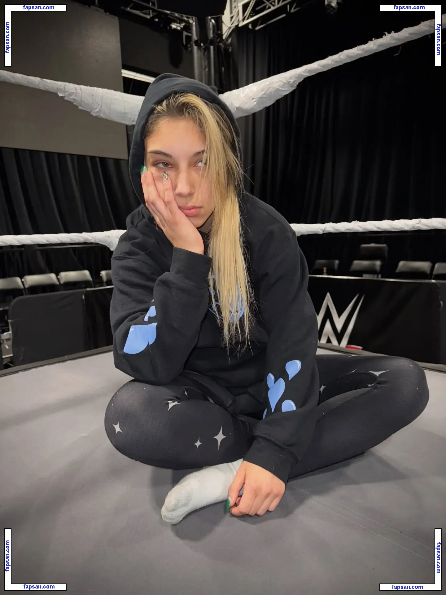 Thea Hail голая фото #0039 с Онлифанс