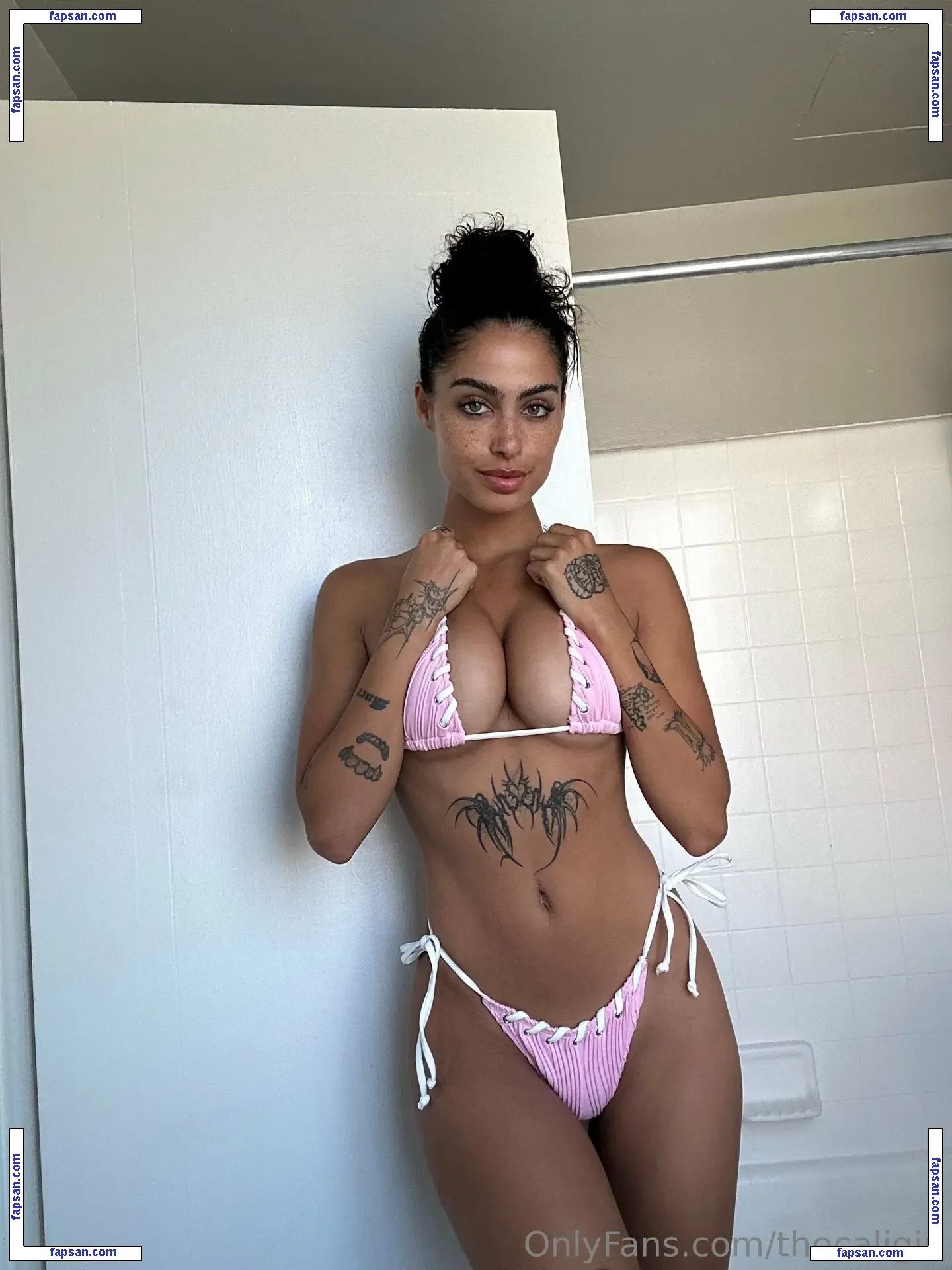 Thecaligirl nude photo #0658 from OnlyFans