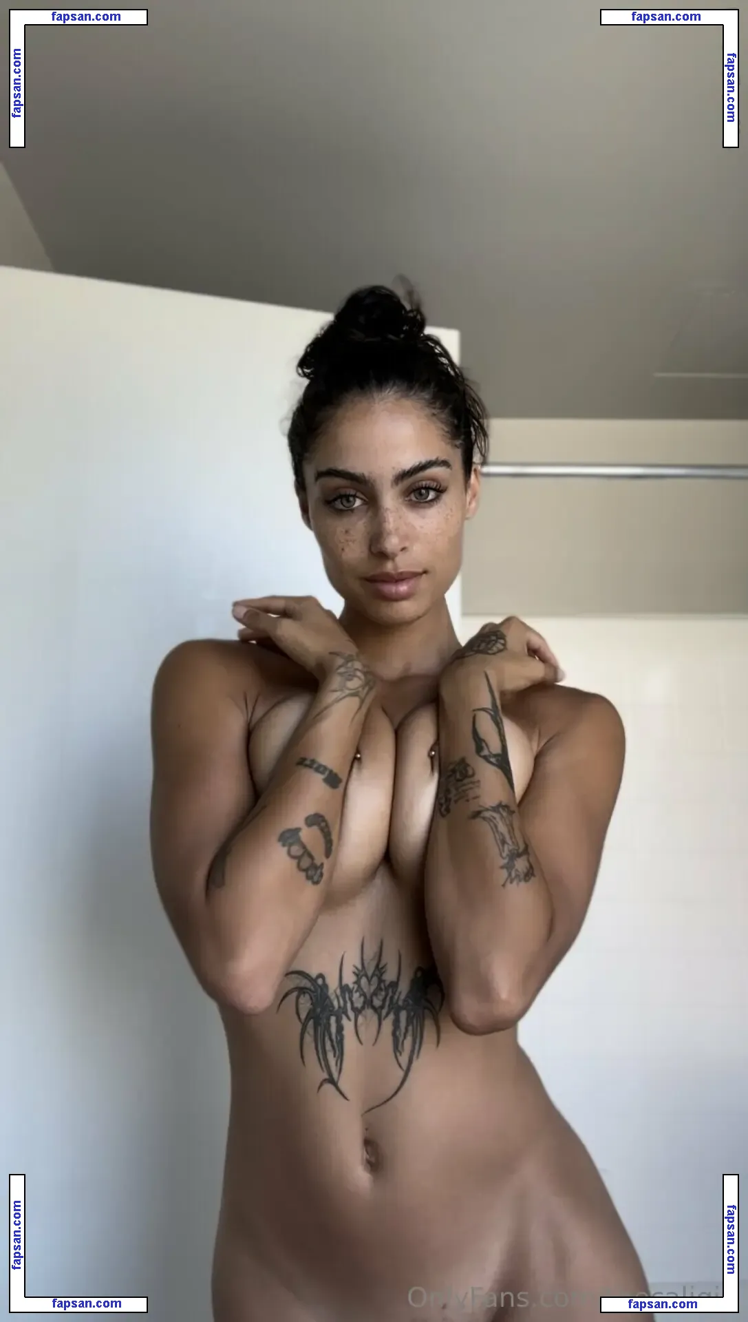 Thecaligirl nude photo #0686 from OnlyFans