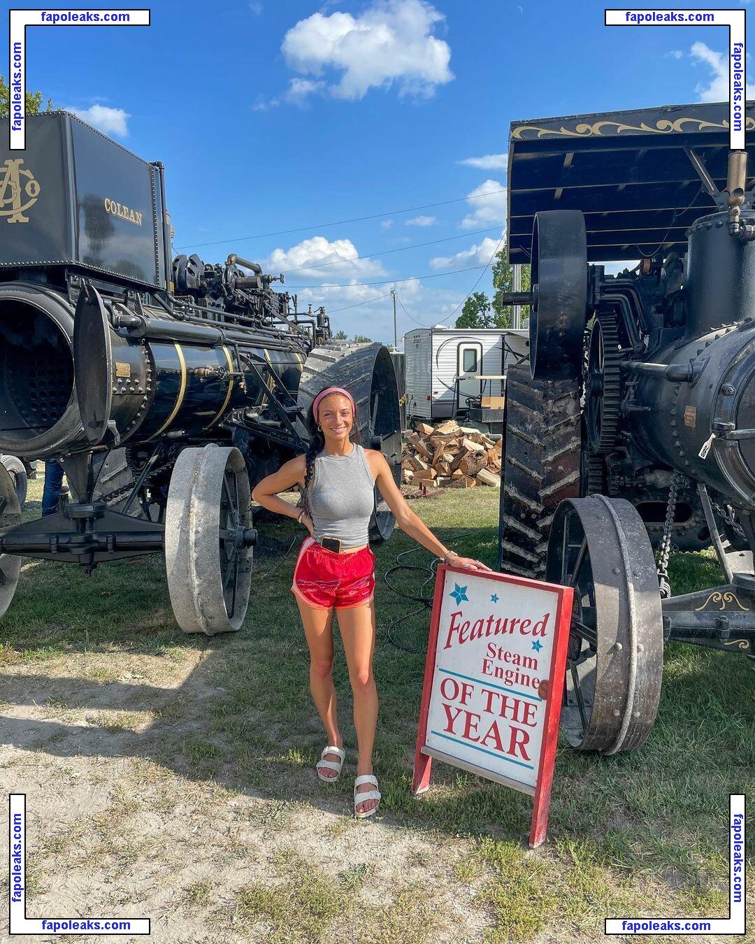 thefarmergrayce / Farmer Grayce / Shelbie Grayce Emmick / allaroundfarmer nude photo #0008 from OnlyFans