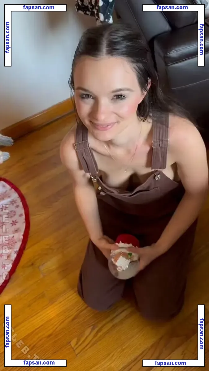 Thehelanahope nude photo #0002 from OnlyFans