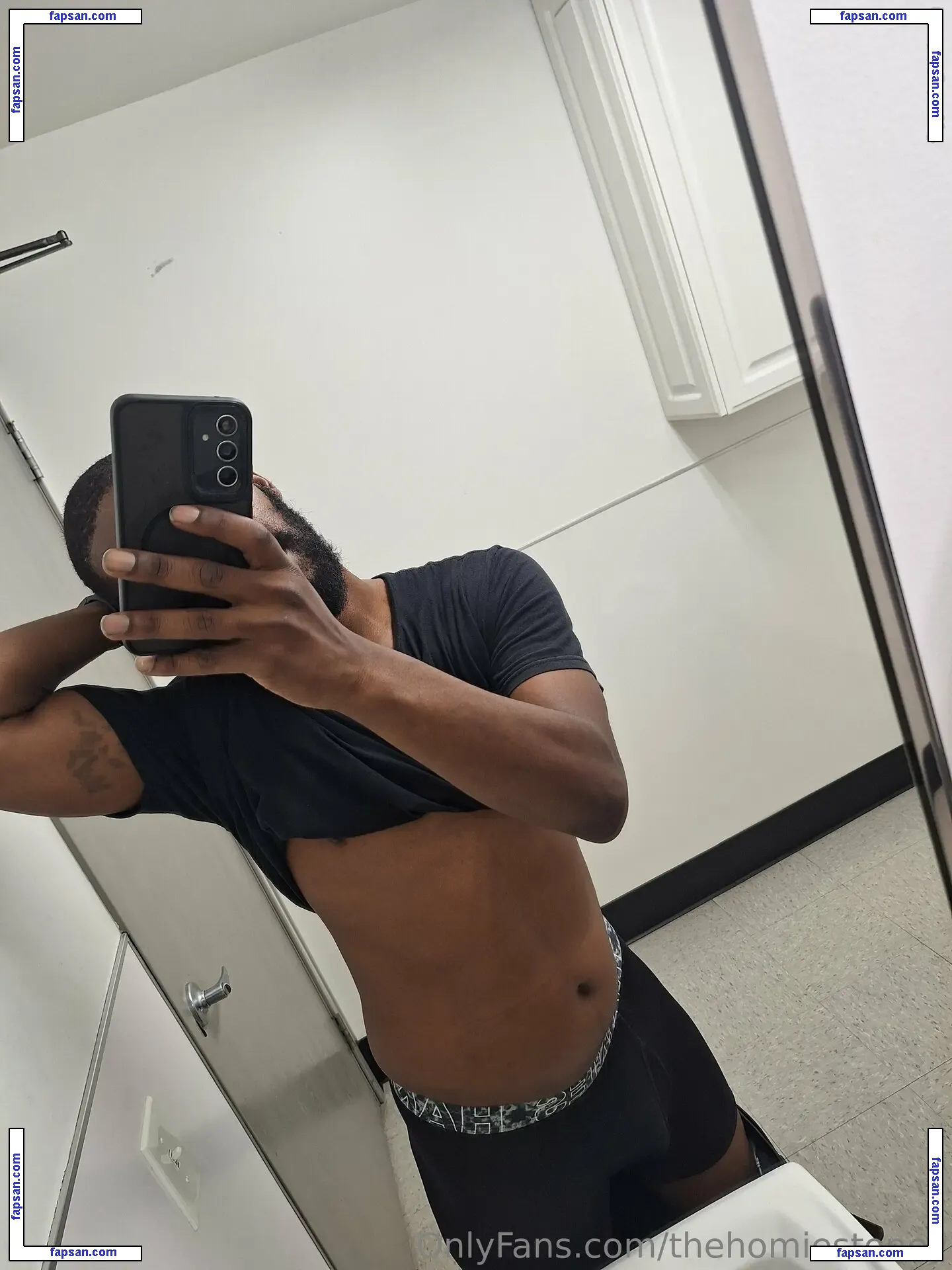 thehomiestoney nude photo #0004 from OnlyFans