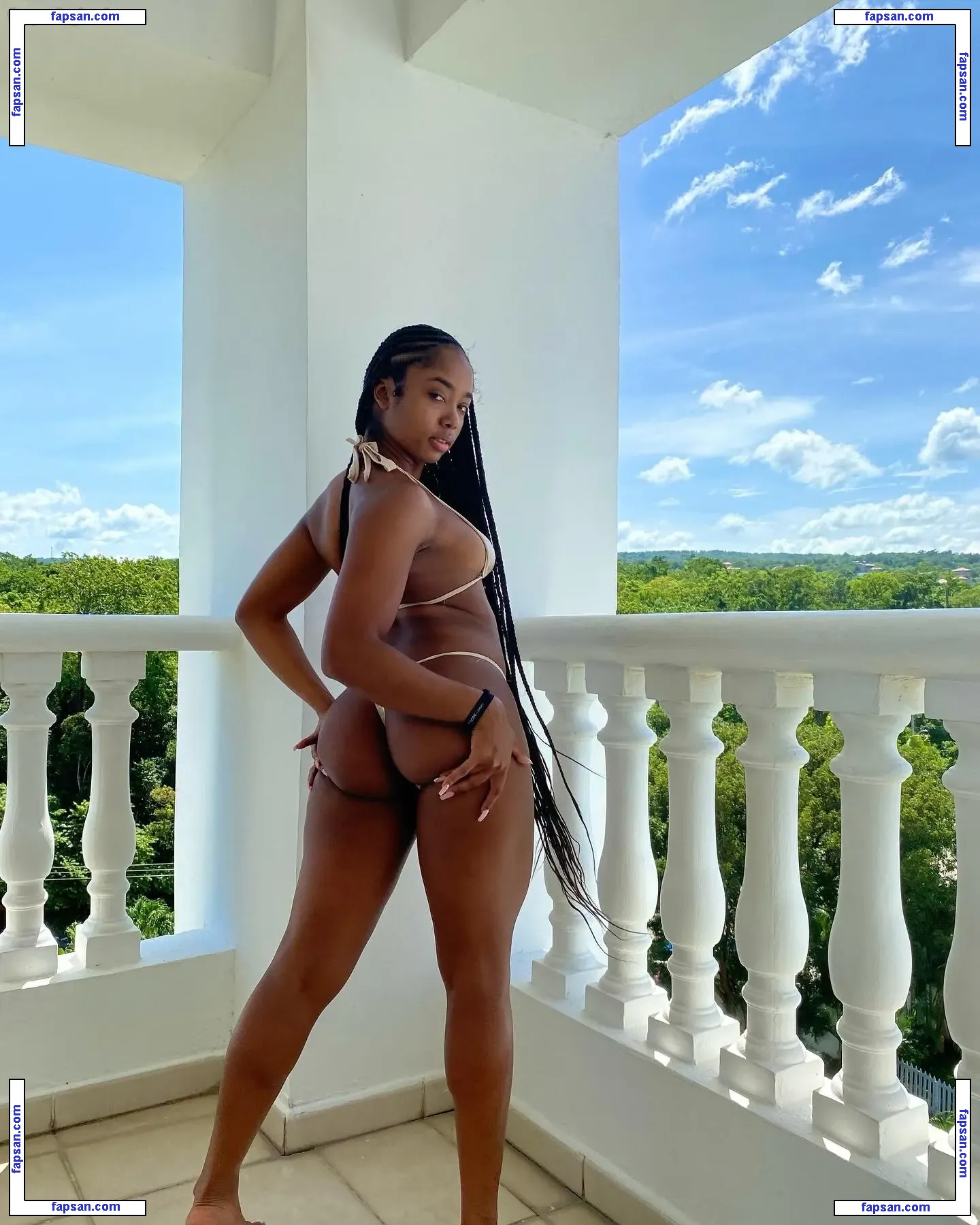 theniknikcourtney голая фото #0001 с Онлифанс